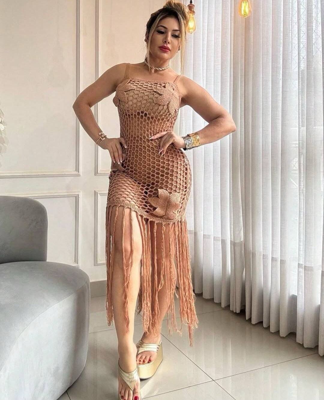 Saída de Praia Vestido Tricot Rendada com Flores e Franja