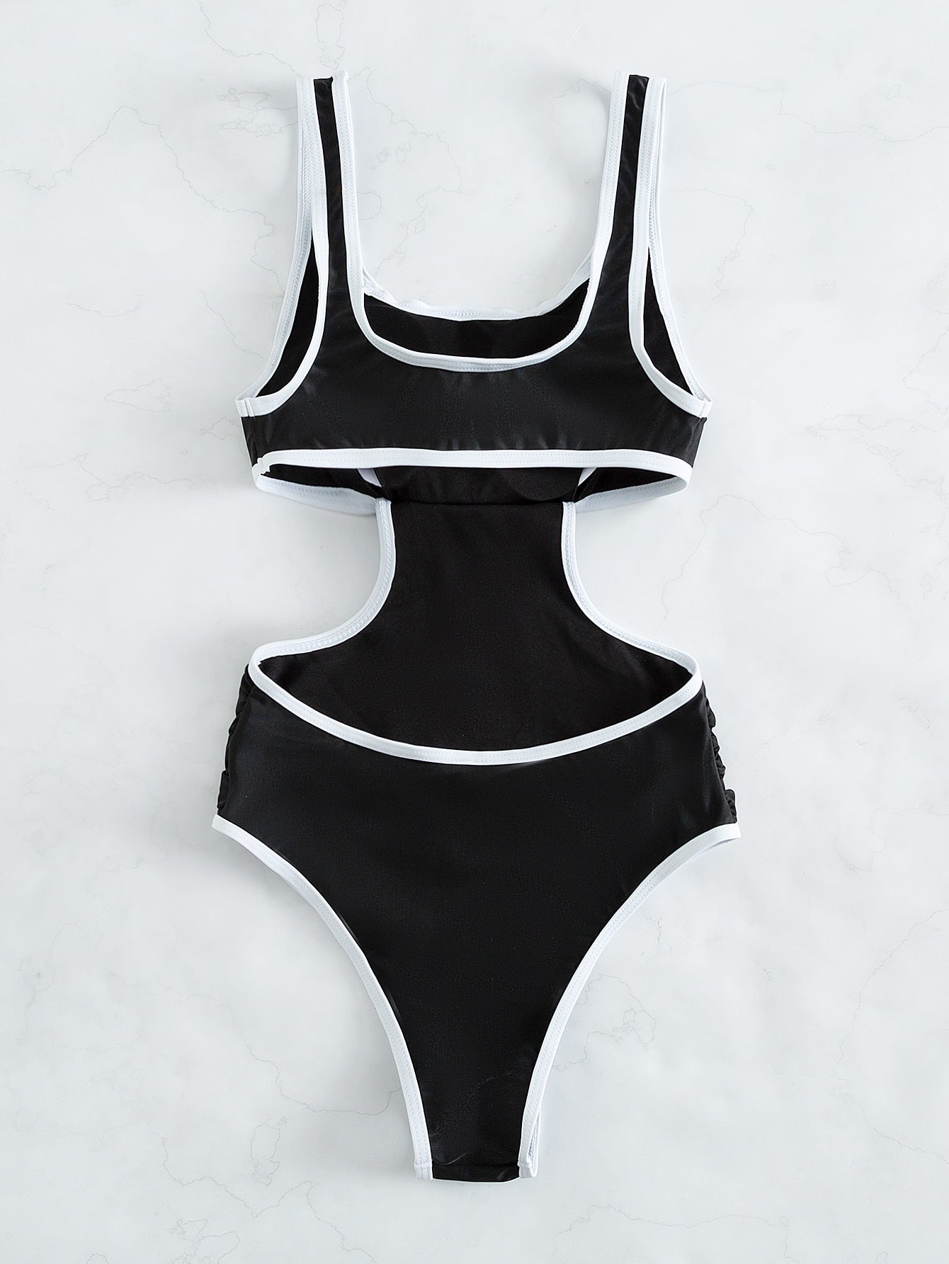 Maiô Preto com Cintura Contrastada e Decote U