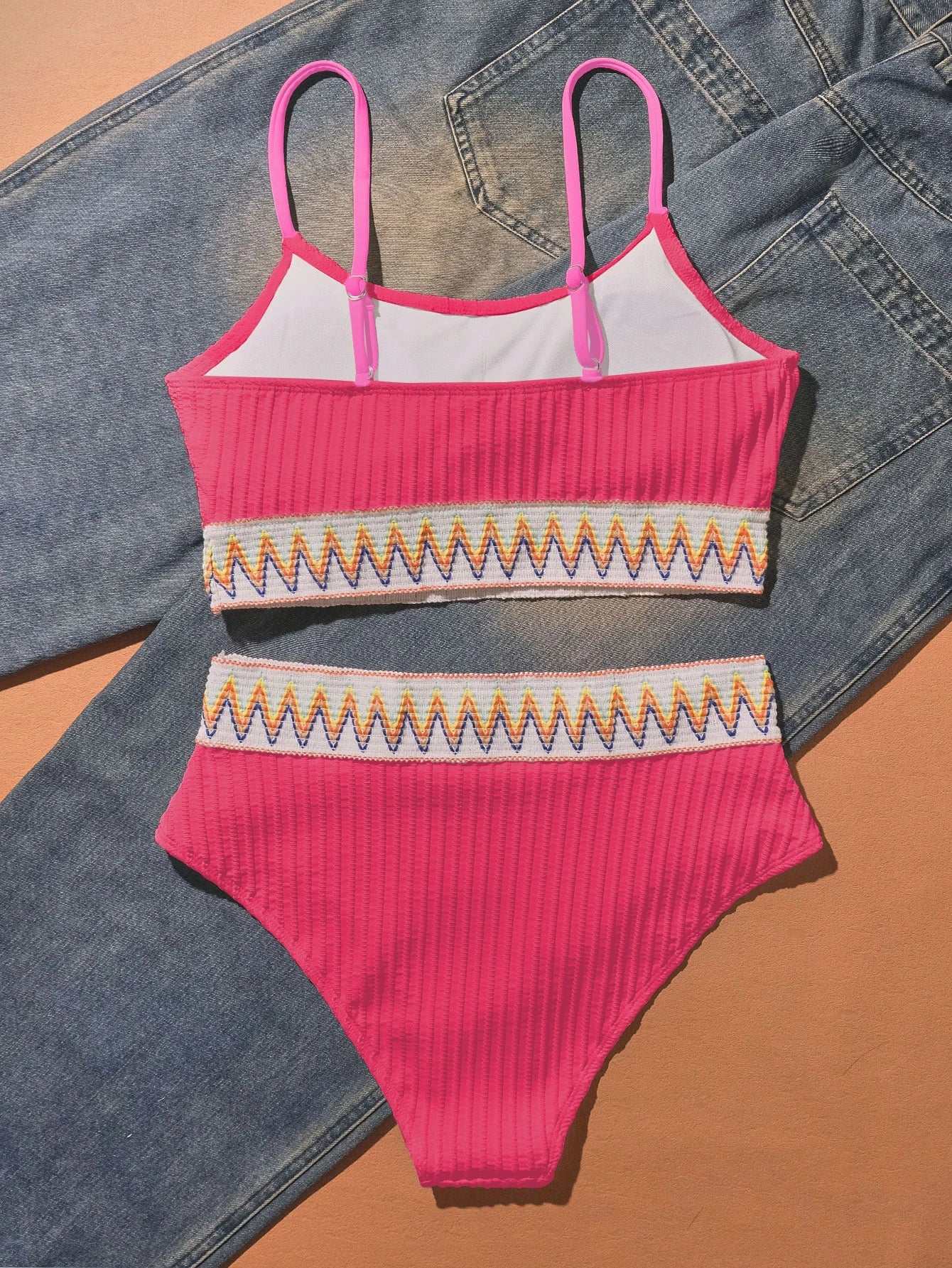 Biquíni de Cintura Alta com Detalhe Colorido