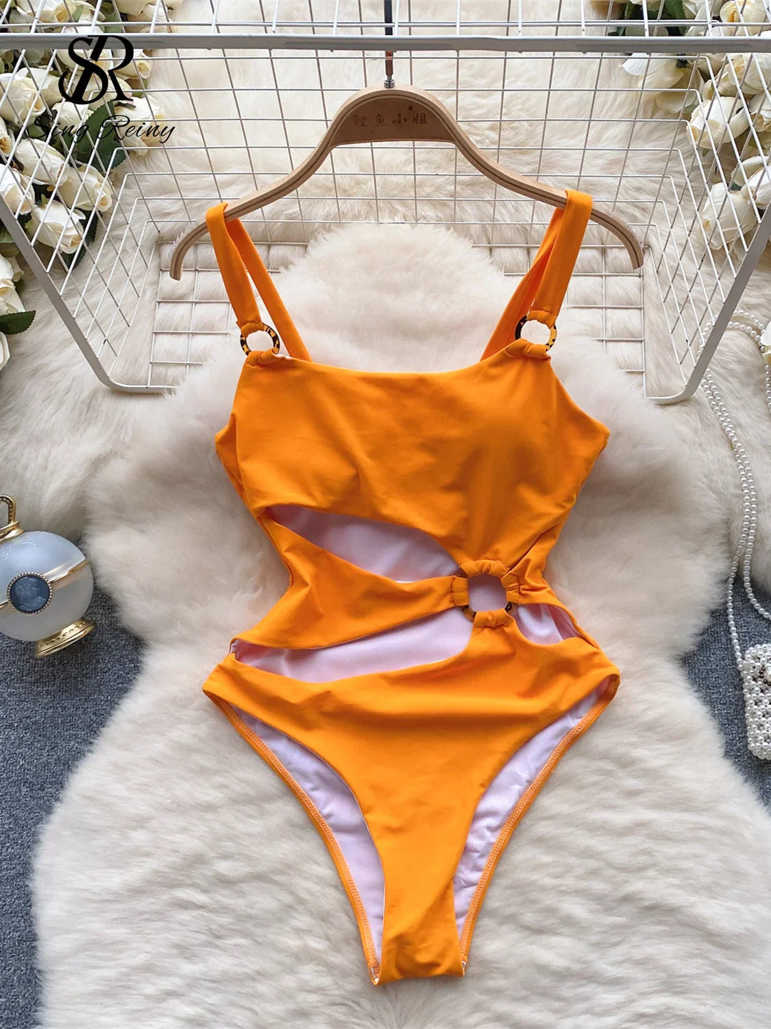 Maiô Elegância - Com Recortes e Design Irregular