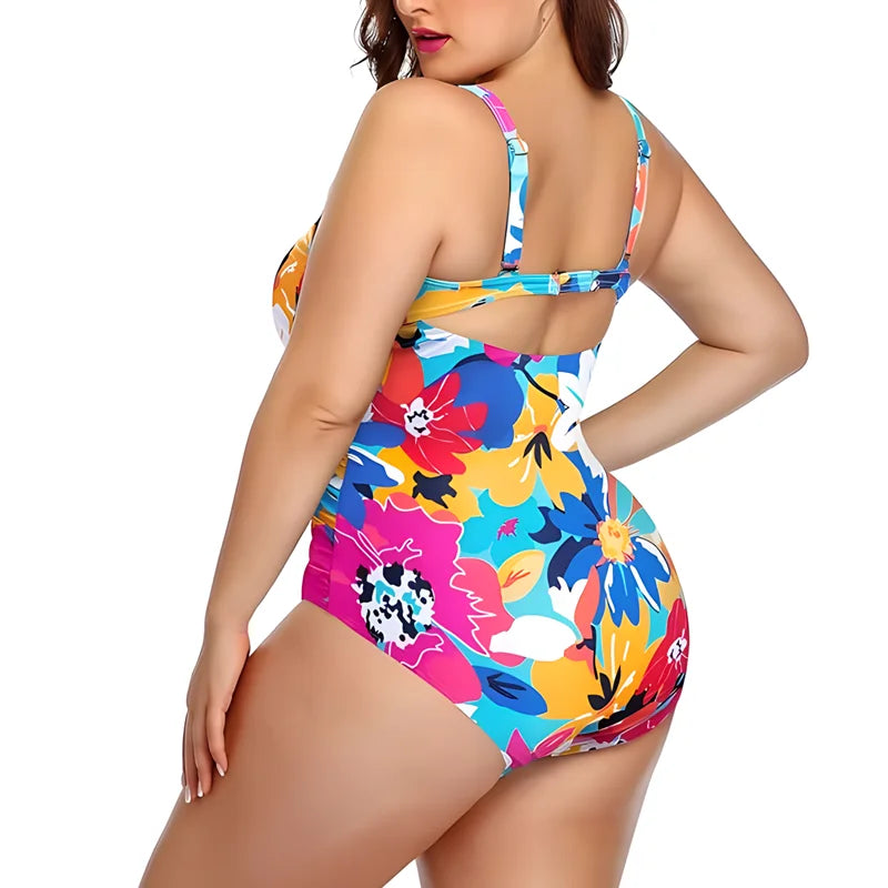 Maiô Plus Size com Detalhe Cut Out
