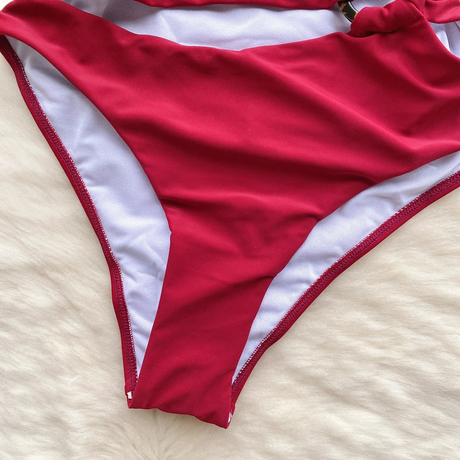 Maiô Elegância - Com Recortes e Design Irregular