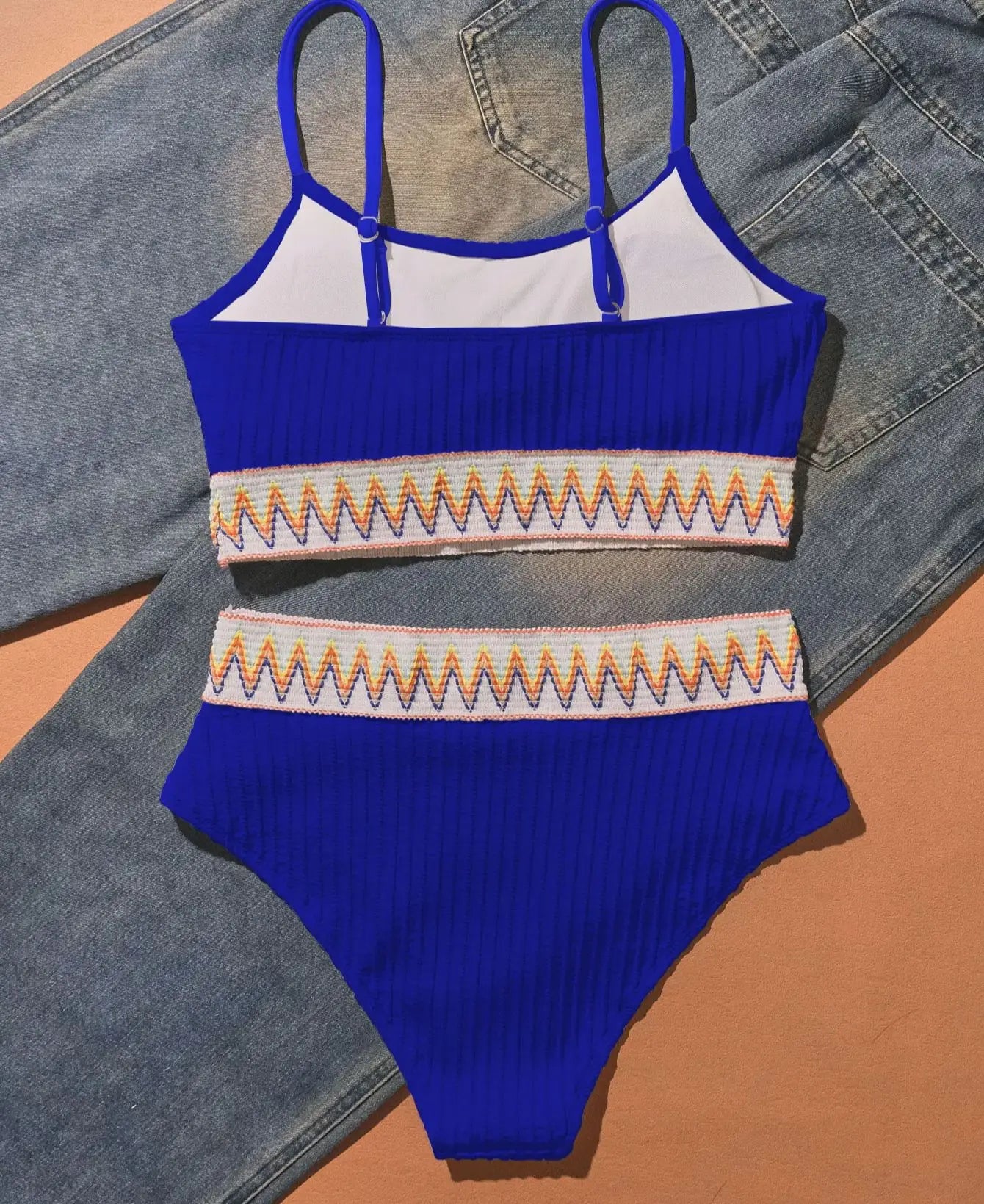 Biquíni de Cintura Alta com Detalhe Colorido