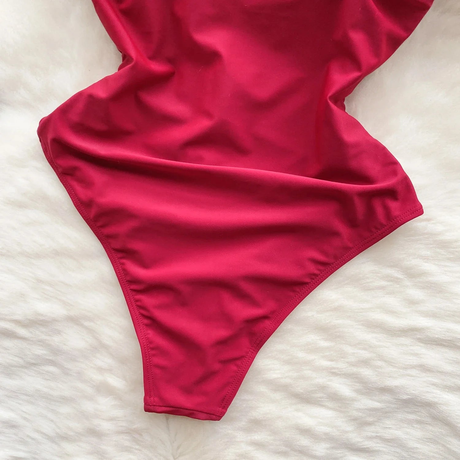 Maiô Elegância - Com Recortes e Design Irregular