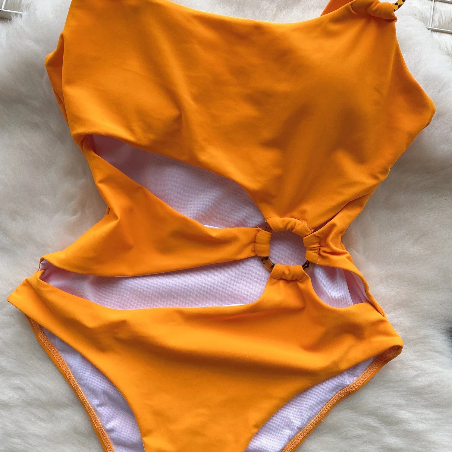 Maiô Elegância - Com Recortes e Design Irregular