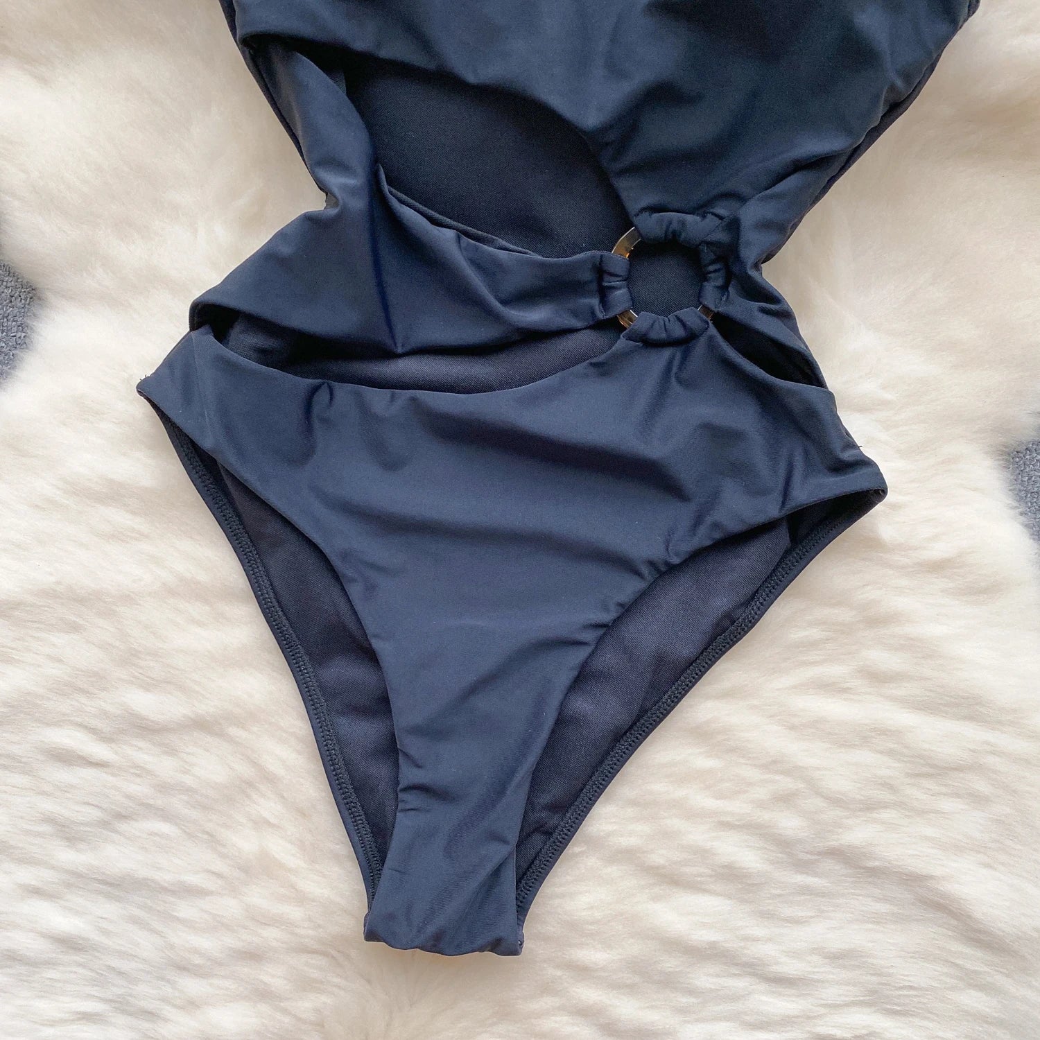 Maiô Elegância - Com Recortes e Design Irregular