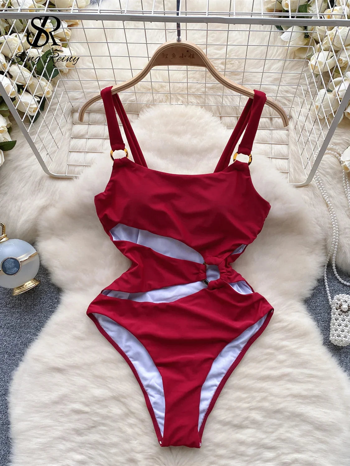 Maiô Elegância - Com Recortes e Design Irregular