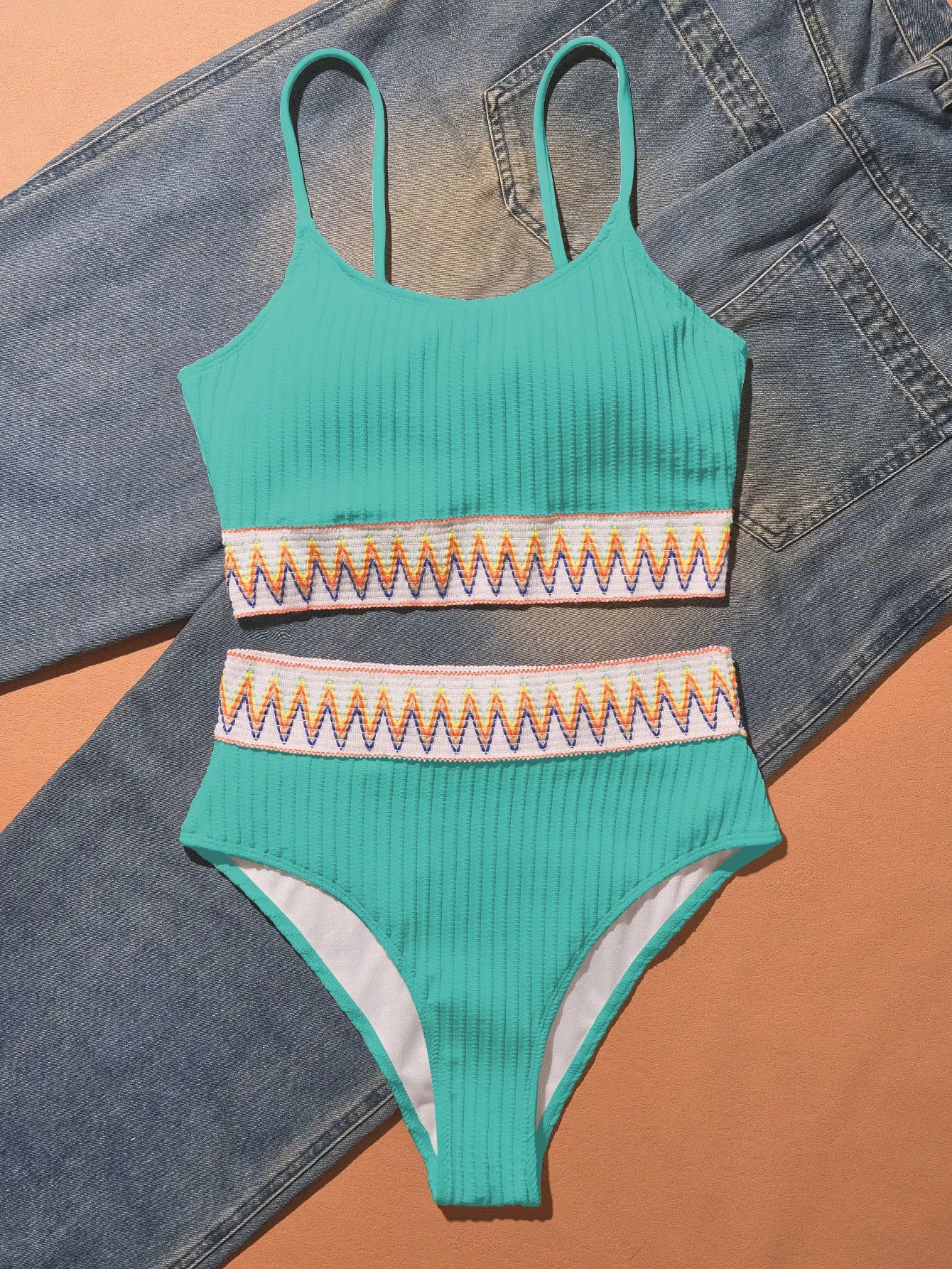 Biquíni de Cintura Alta com Detalhe Colorido