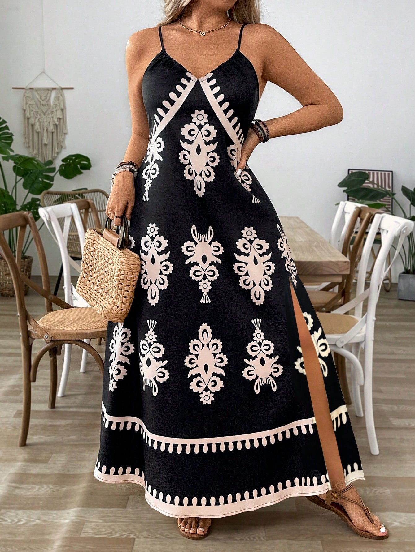 Vestido Plus Size Longo Minimalista