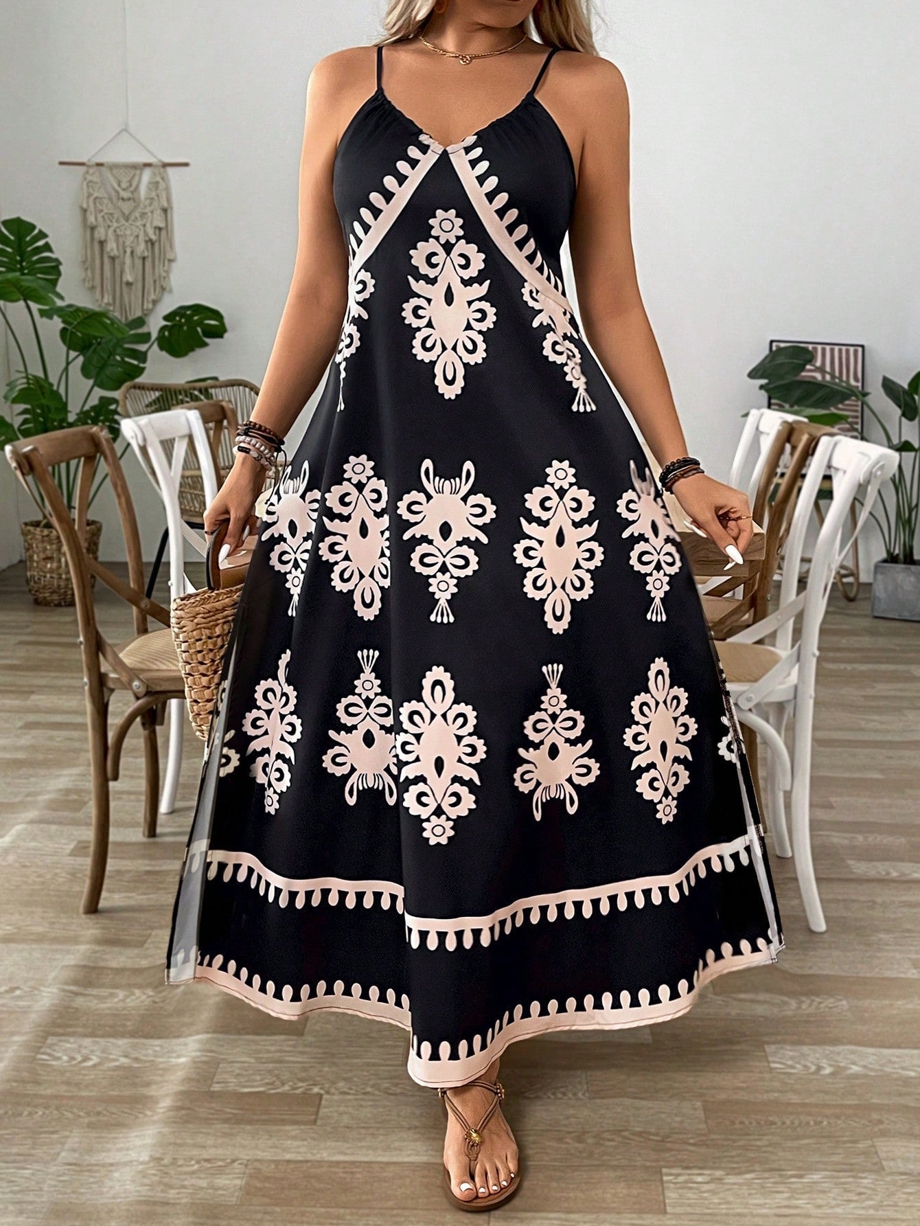 Vestido Plus Size Longo Minimalista