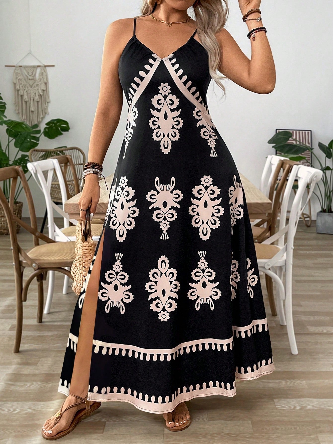 Vestido Plus Size Longo Minimalista