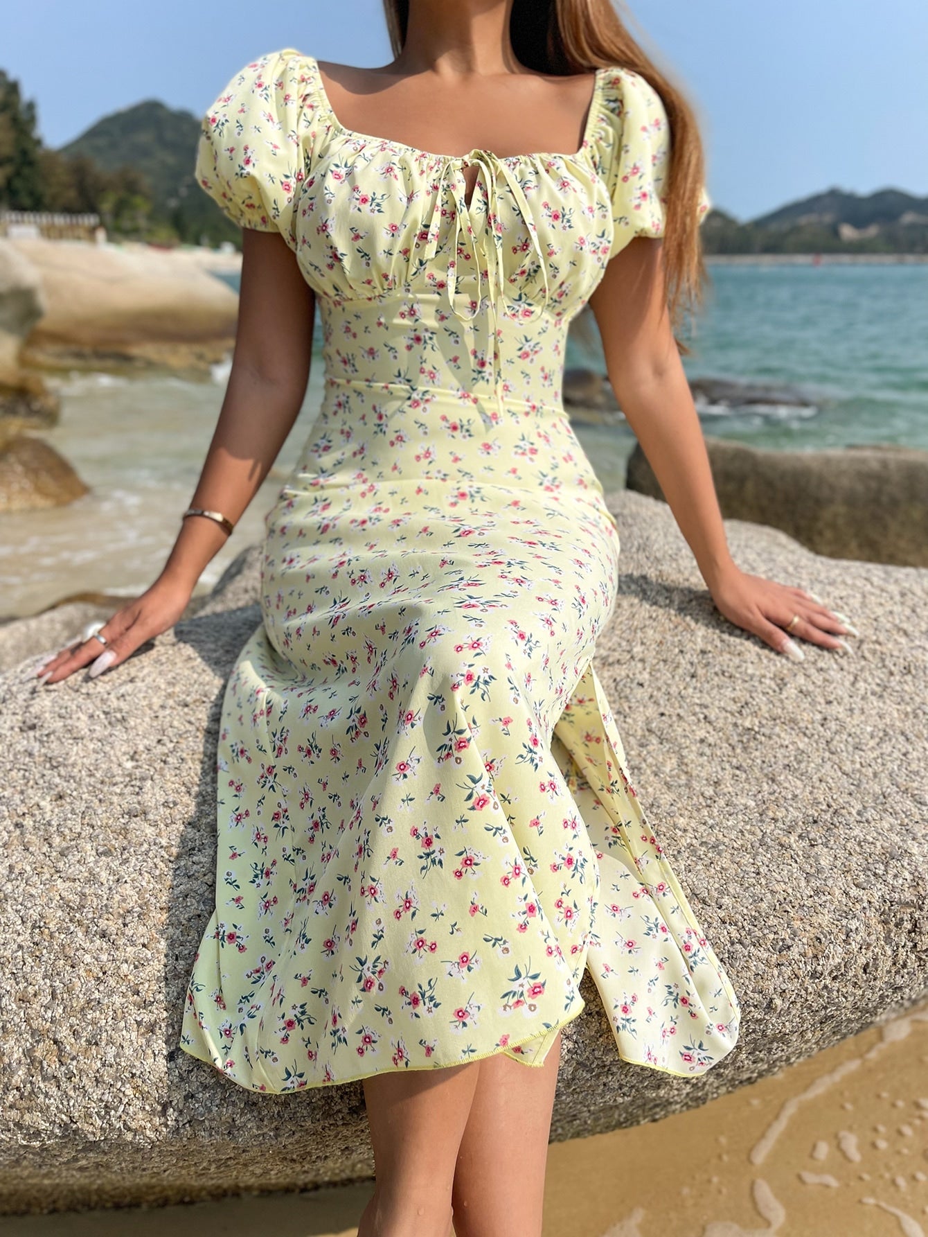 Vestido Floral com Fenda