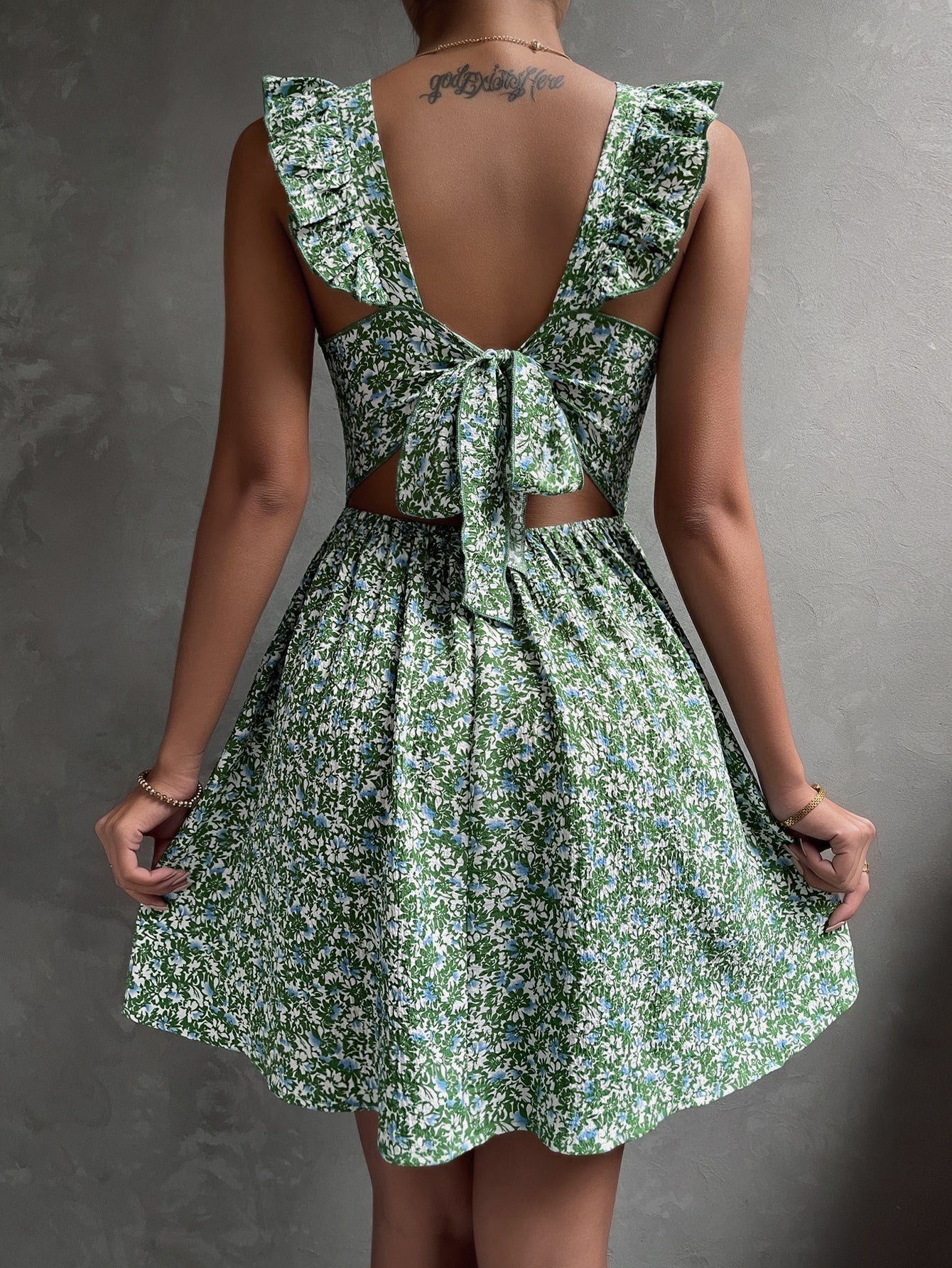 Vestido com Estampa Aleatória e Manga Curta para Férias