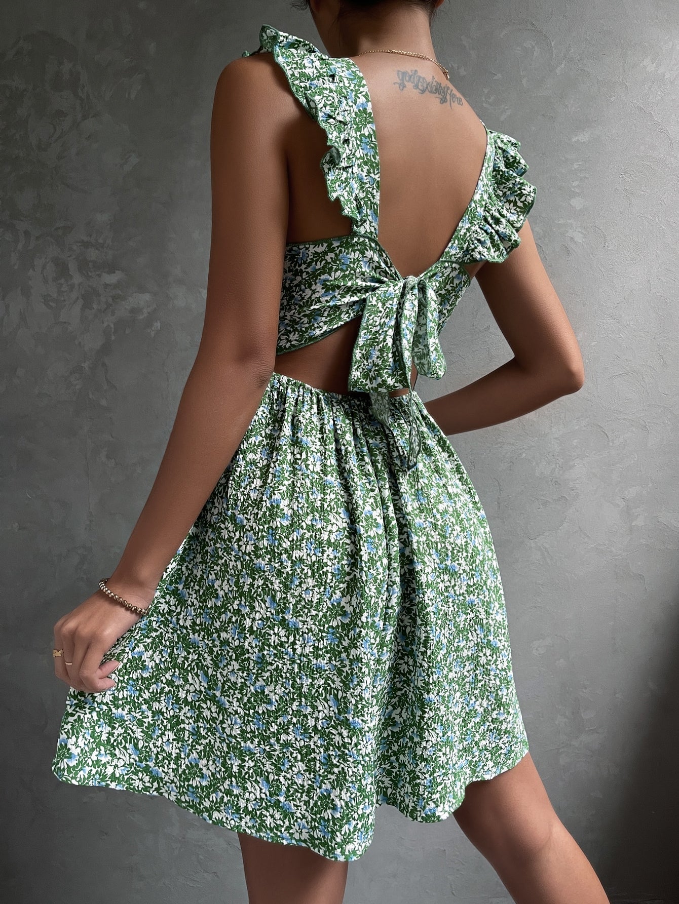 Vestido com Estampa Aleatória e Manga Curta para Férias