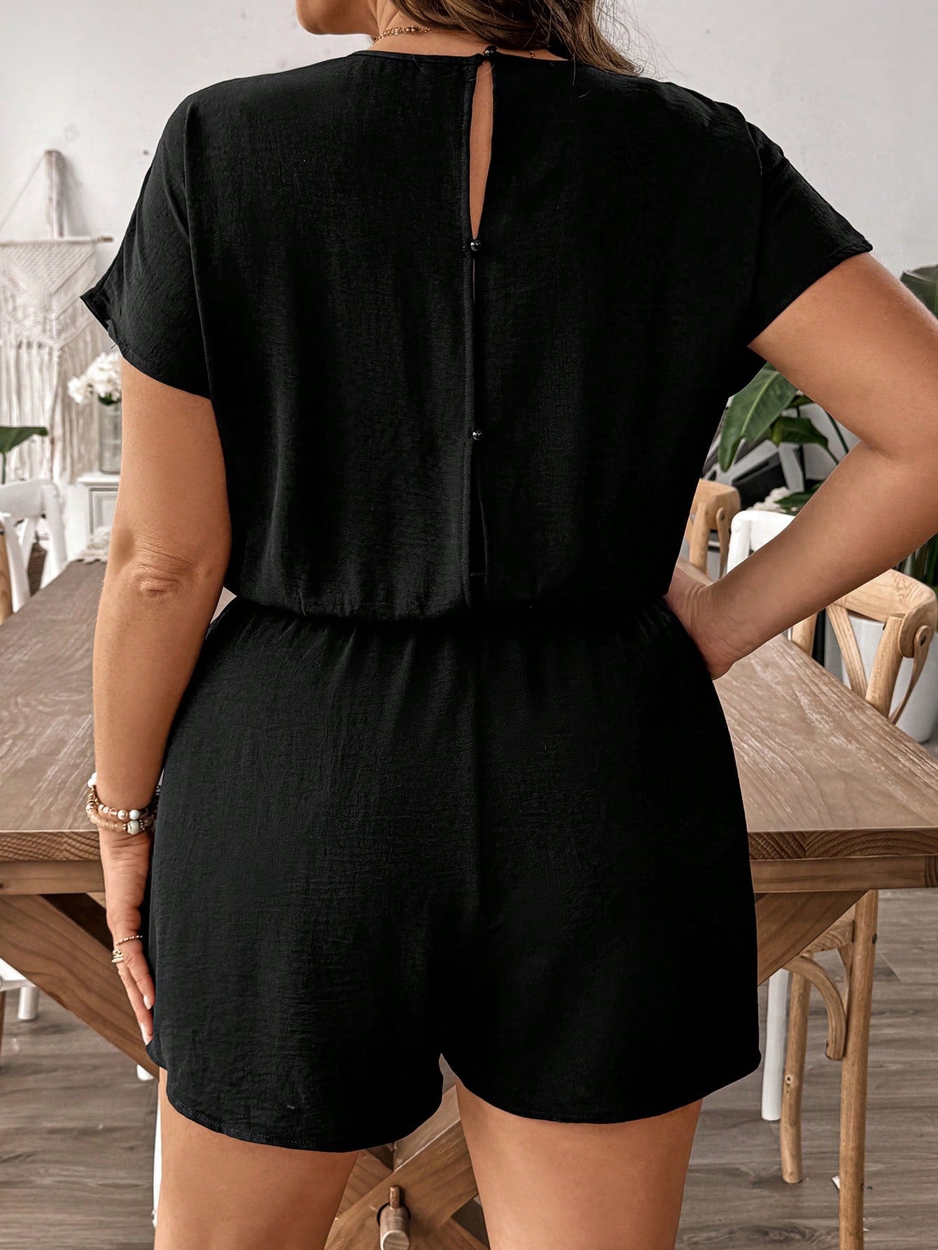 Macaquinho Plus Size Decote V Arianne