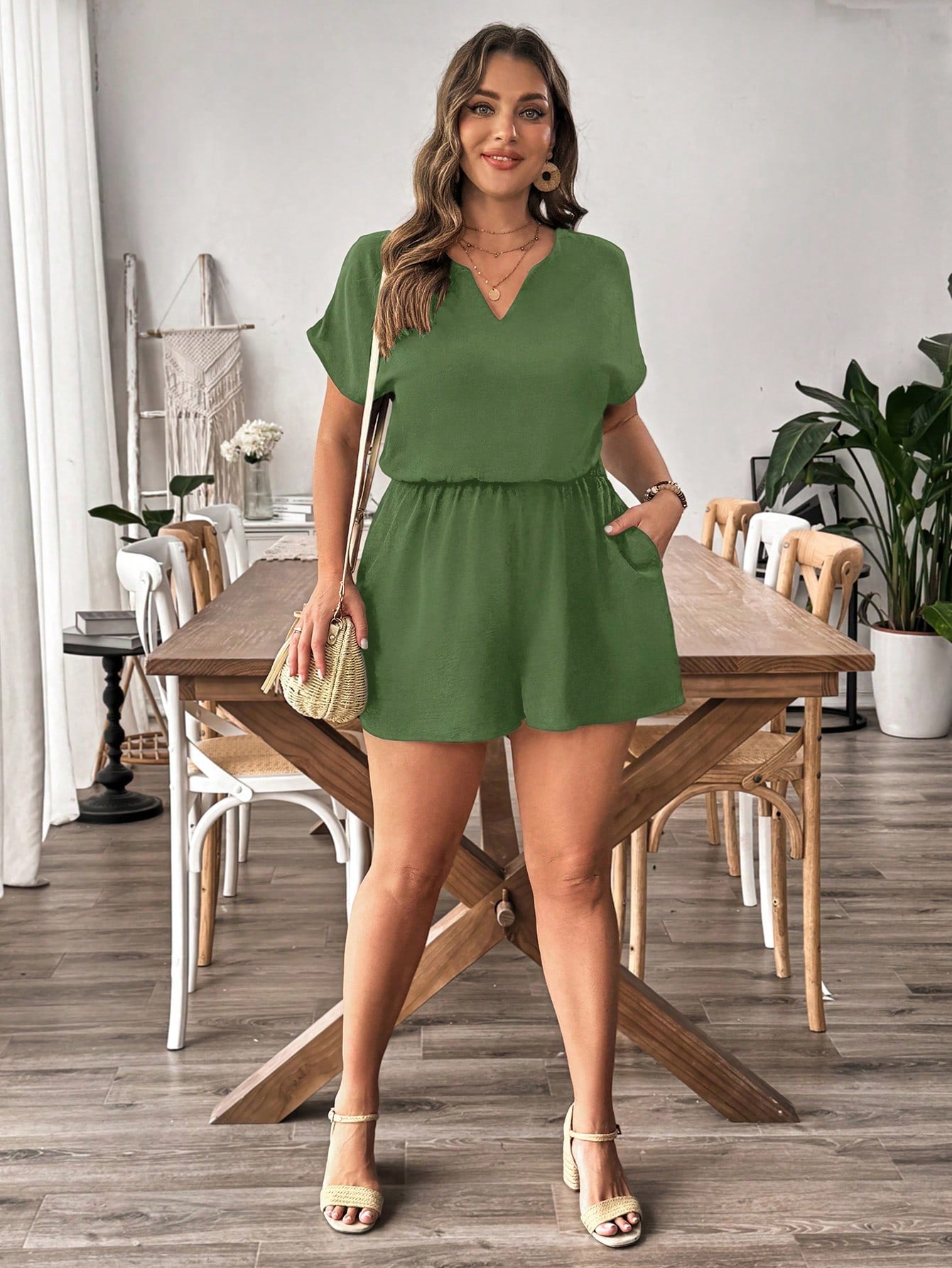 Macaquinho Plus Size Decote V Arianne