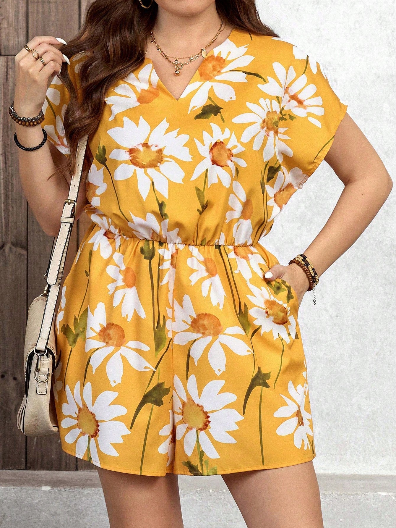 Macaquinho Plus Size Decote V Arianne