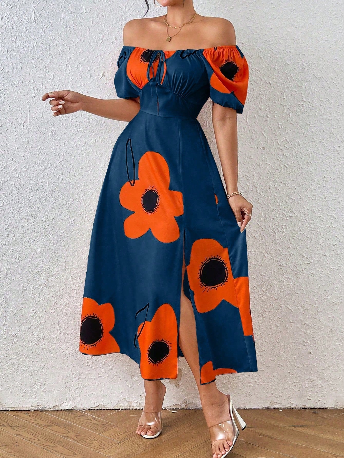 Vestido Floral Elegante com Manga Bufante e Fenda Lateral