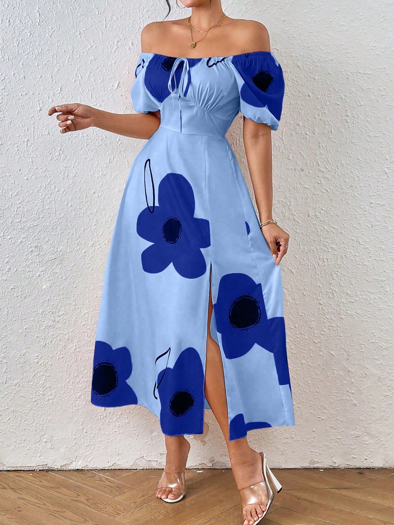 Vestido Floral Elegante com Manga Bufante e Fenda Lateral