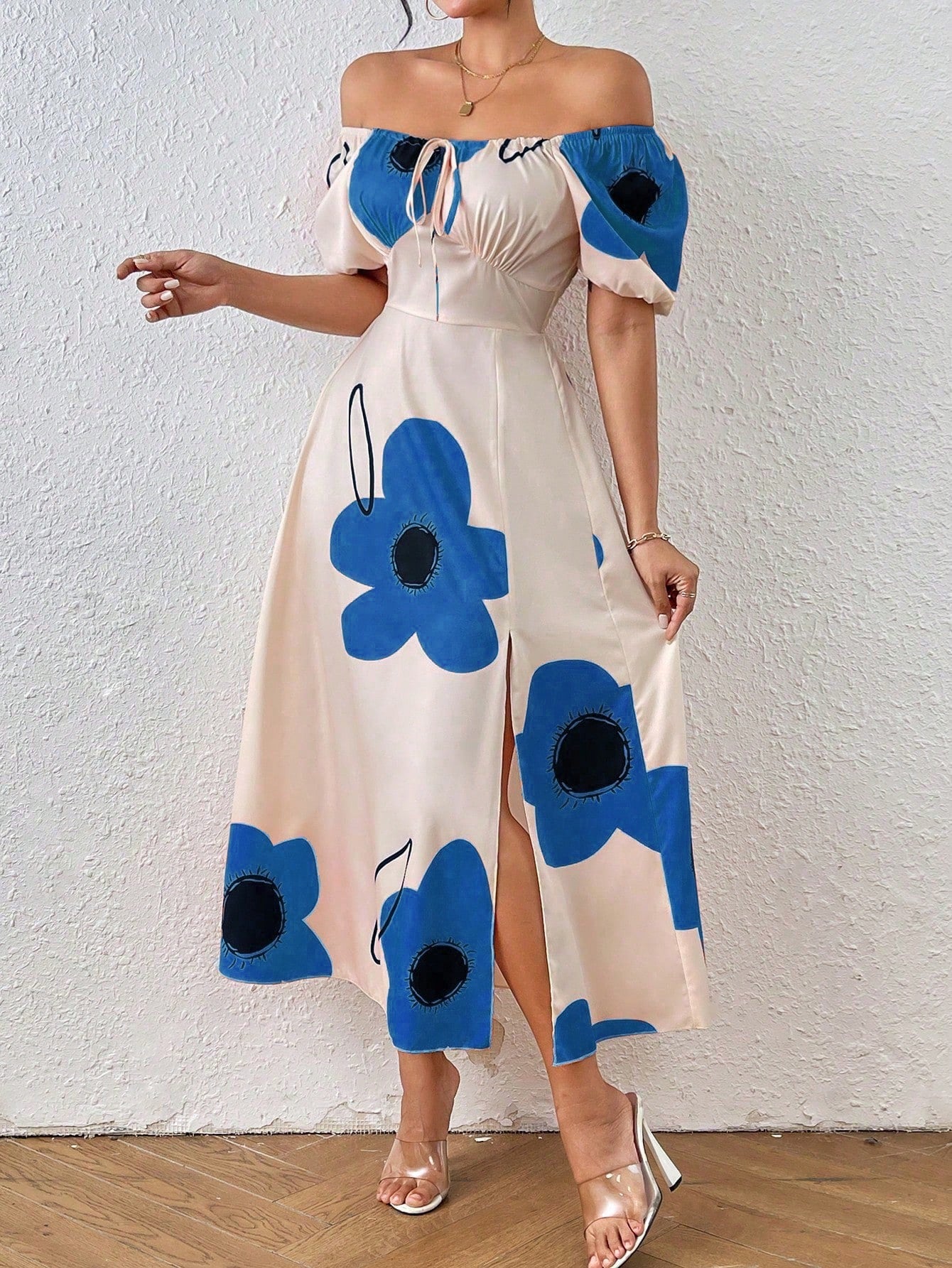 Vestido Floral Elegante com Manga Bufante e Fenda Lateral