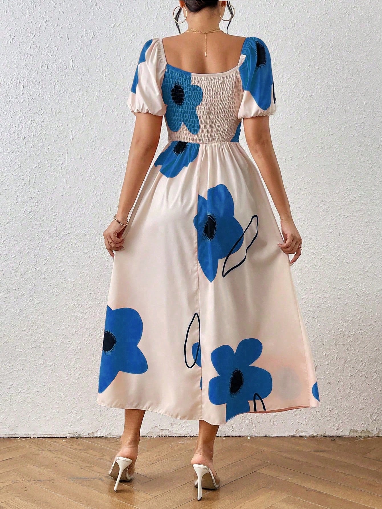 Vestido Floral Elegante com Manga Bufante e Fenda Lateral