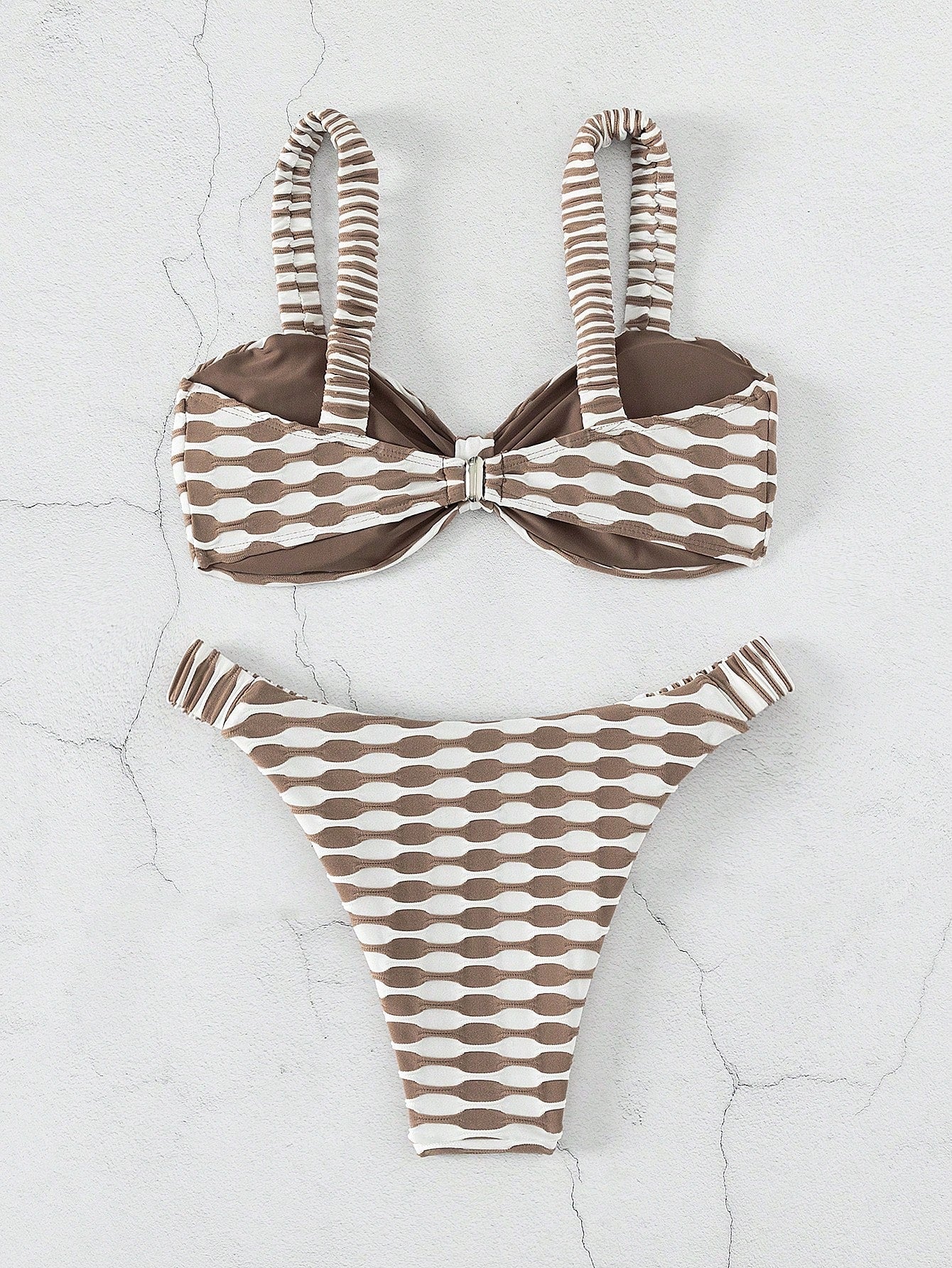Conjunto de Biquíni Café com Corte Alto e Nó Frontal