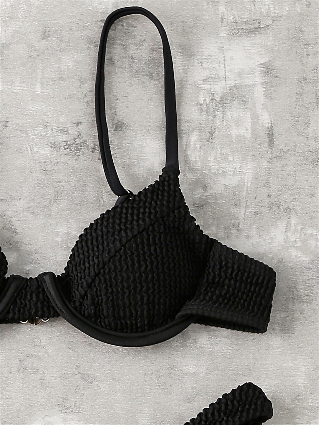 Biquíni Sensual Listrado com Sutiã Push-up e Corte Alto