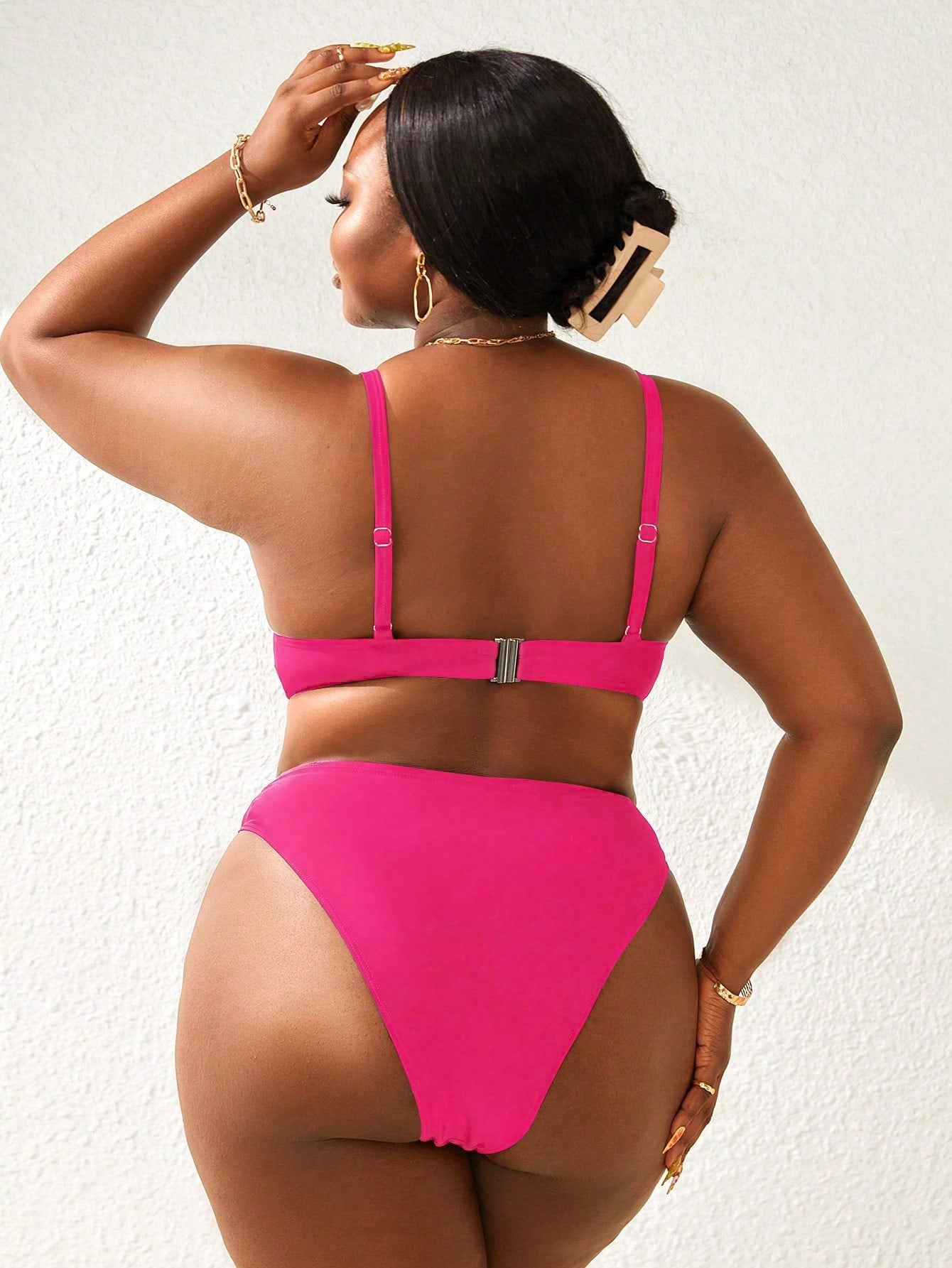Biquíni Plus Size- Elegância Minimalista para o Verão
