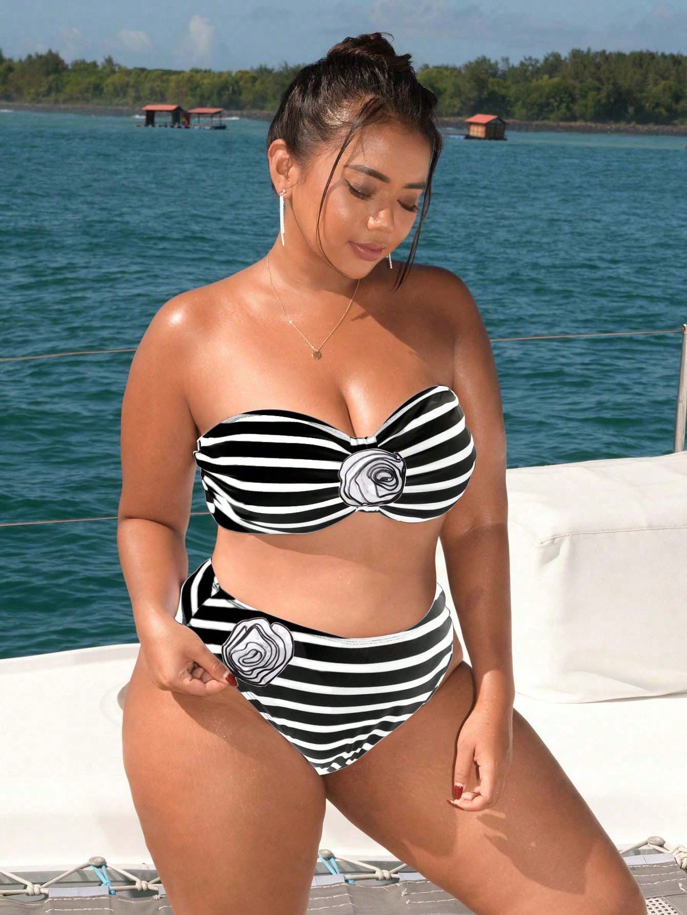 Biquíni Plus Size Listrado Flor 3D Pietra