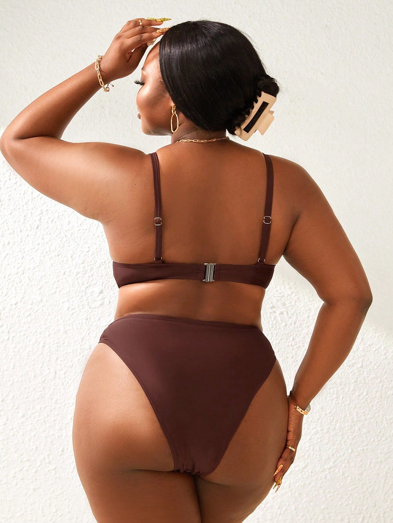 Biquíni Plus Size- Elegância Minimalista para o Verão