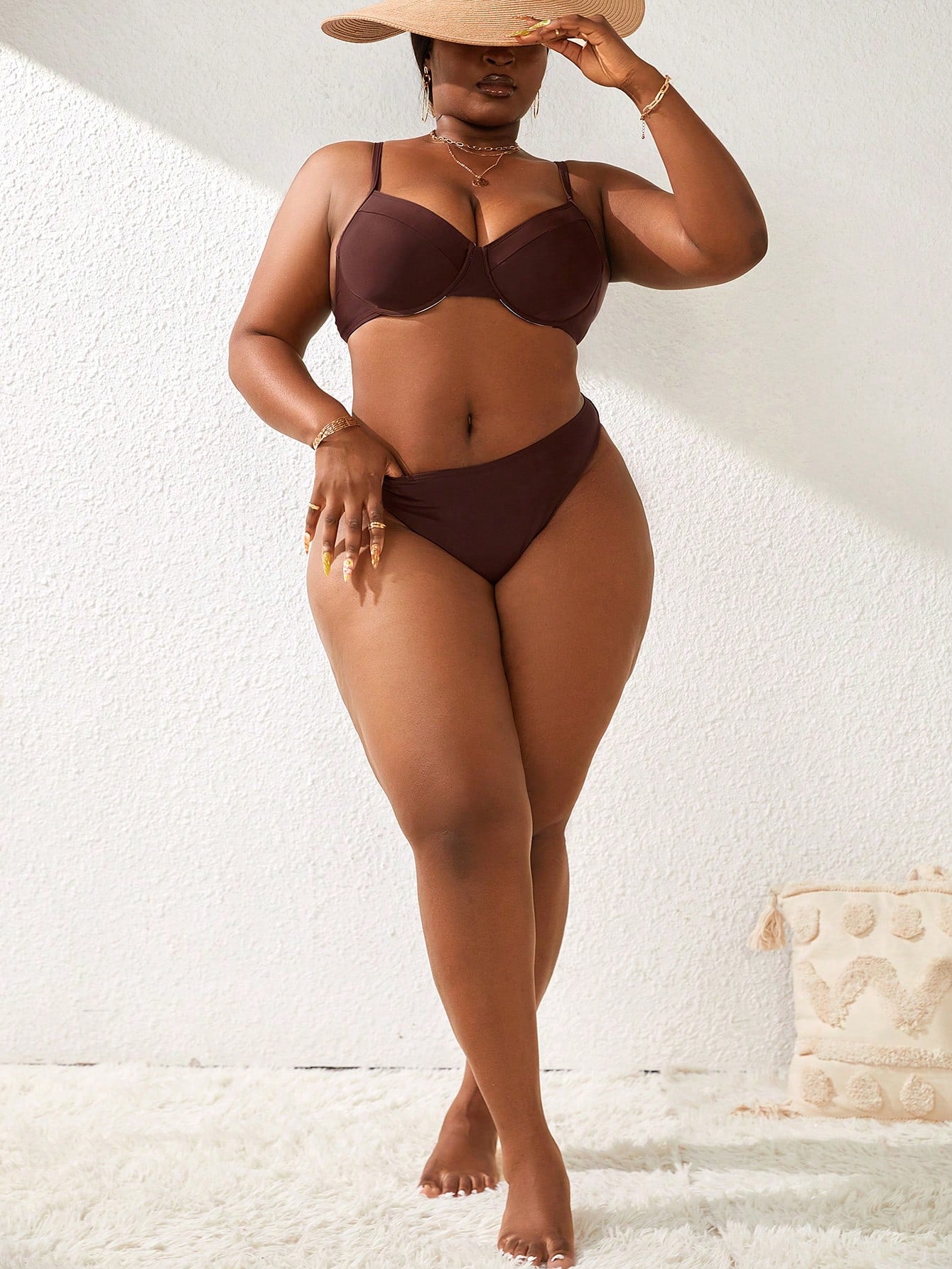 Biquíni Plus Size- Elegância Minimalista para o Verão