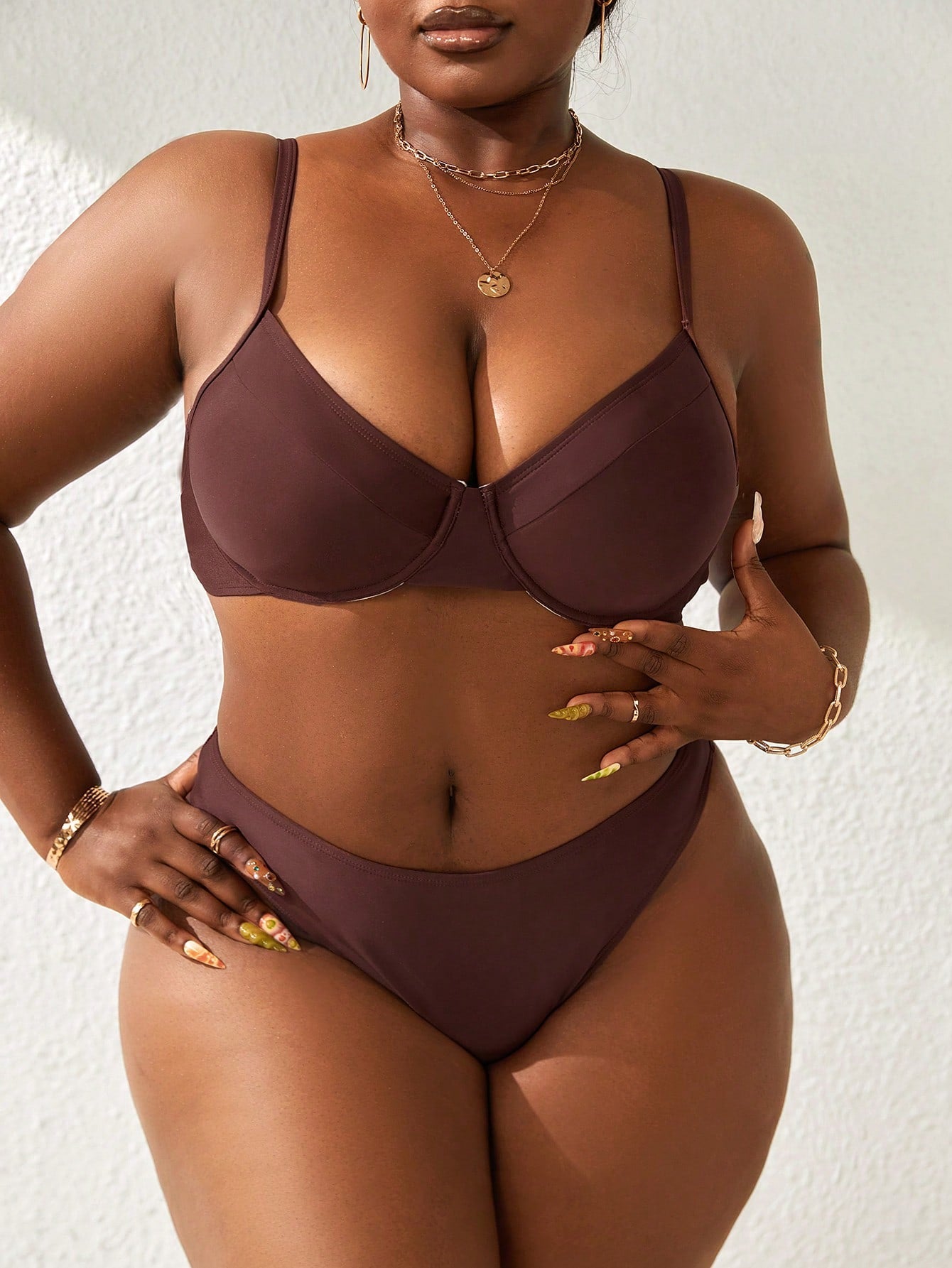 Biquíni Plus Size- Elegância Minimalista para o Verão