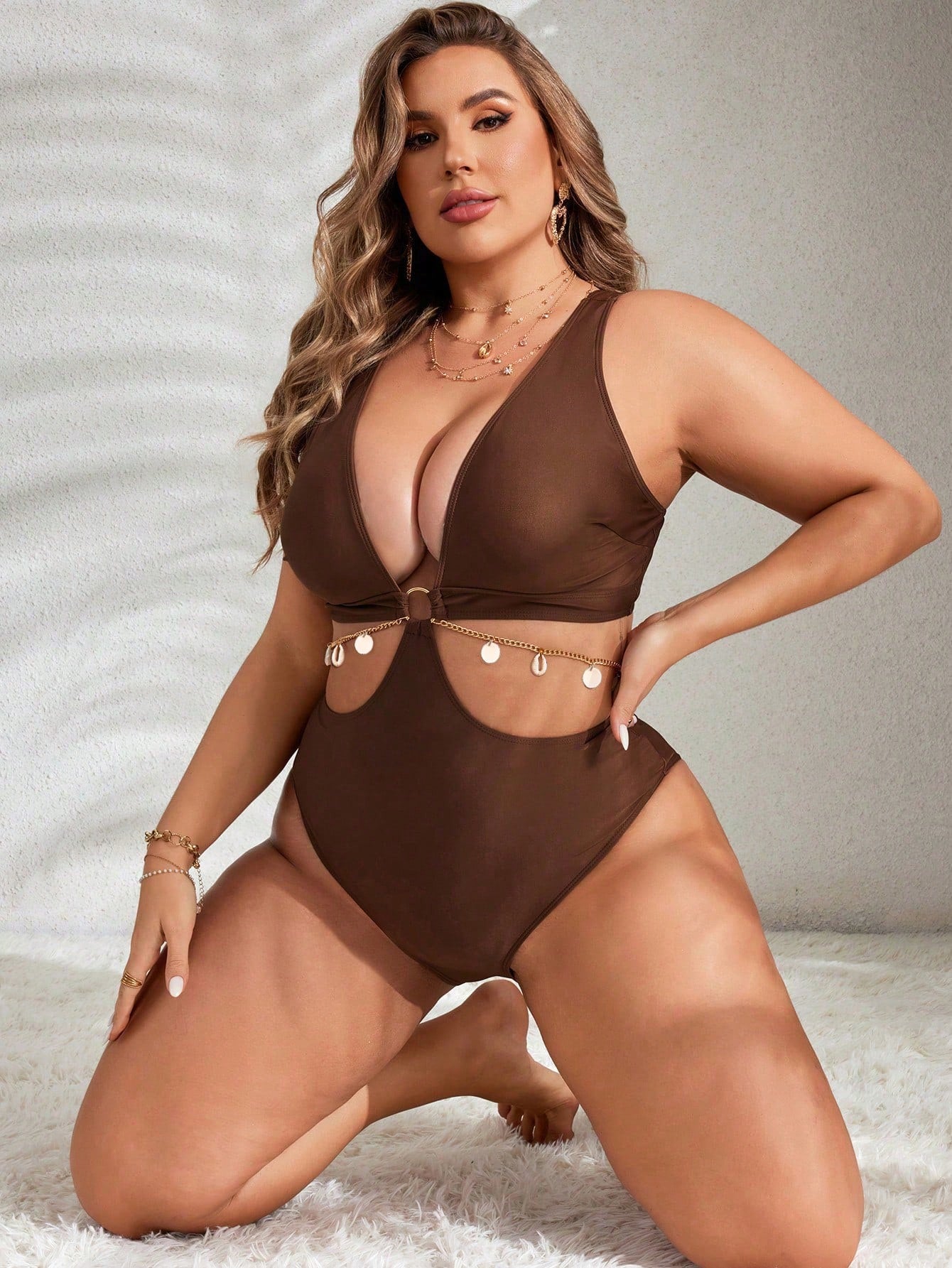Maiô Plus Size com Detalhe Vazado e Anel