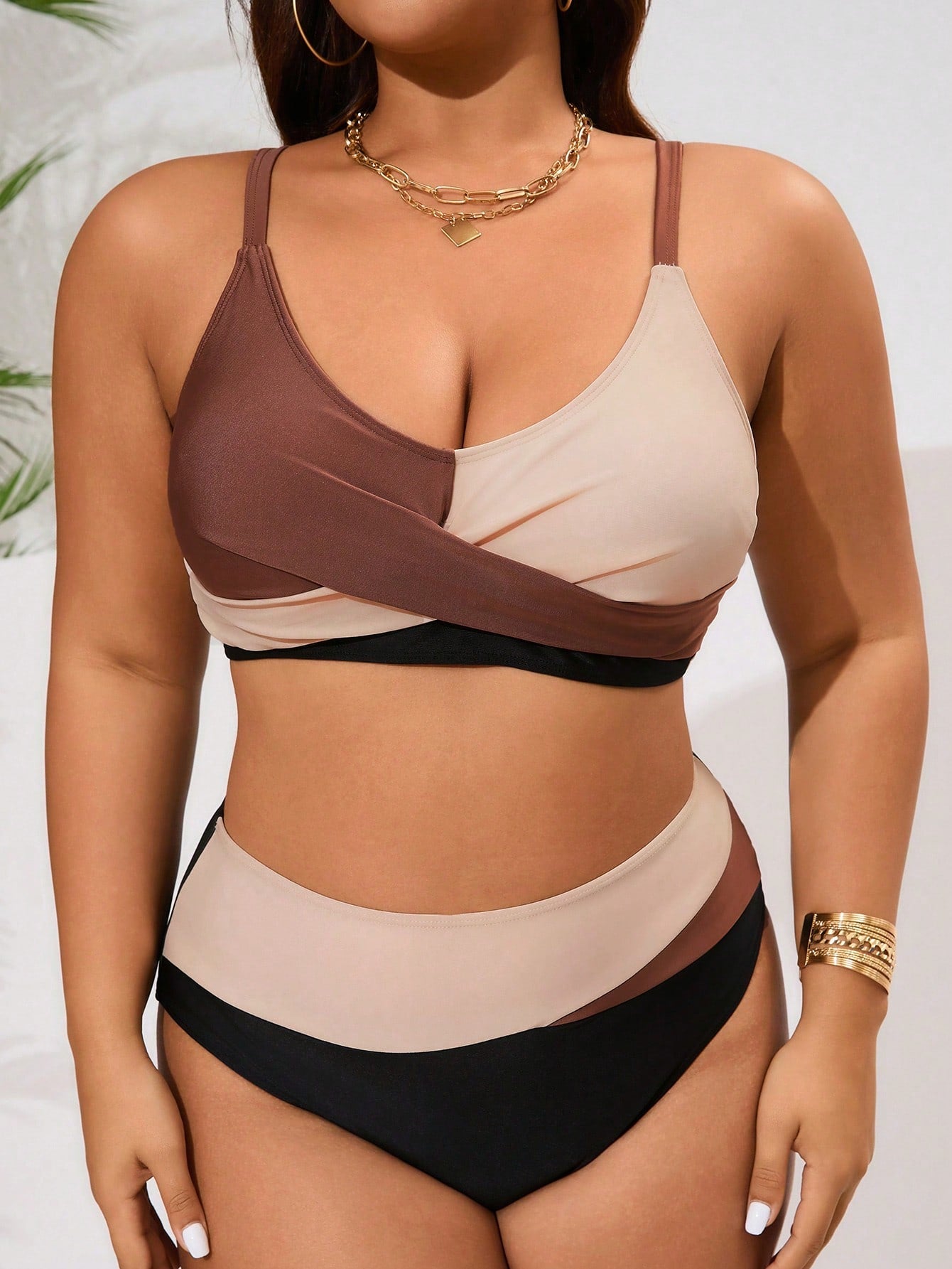 Biquíni Plus Size - Estilo com Blocos de Cor