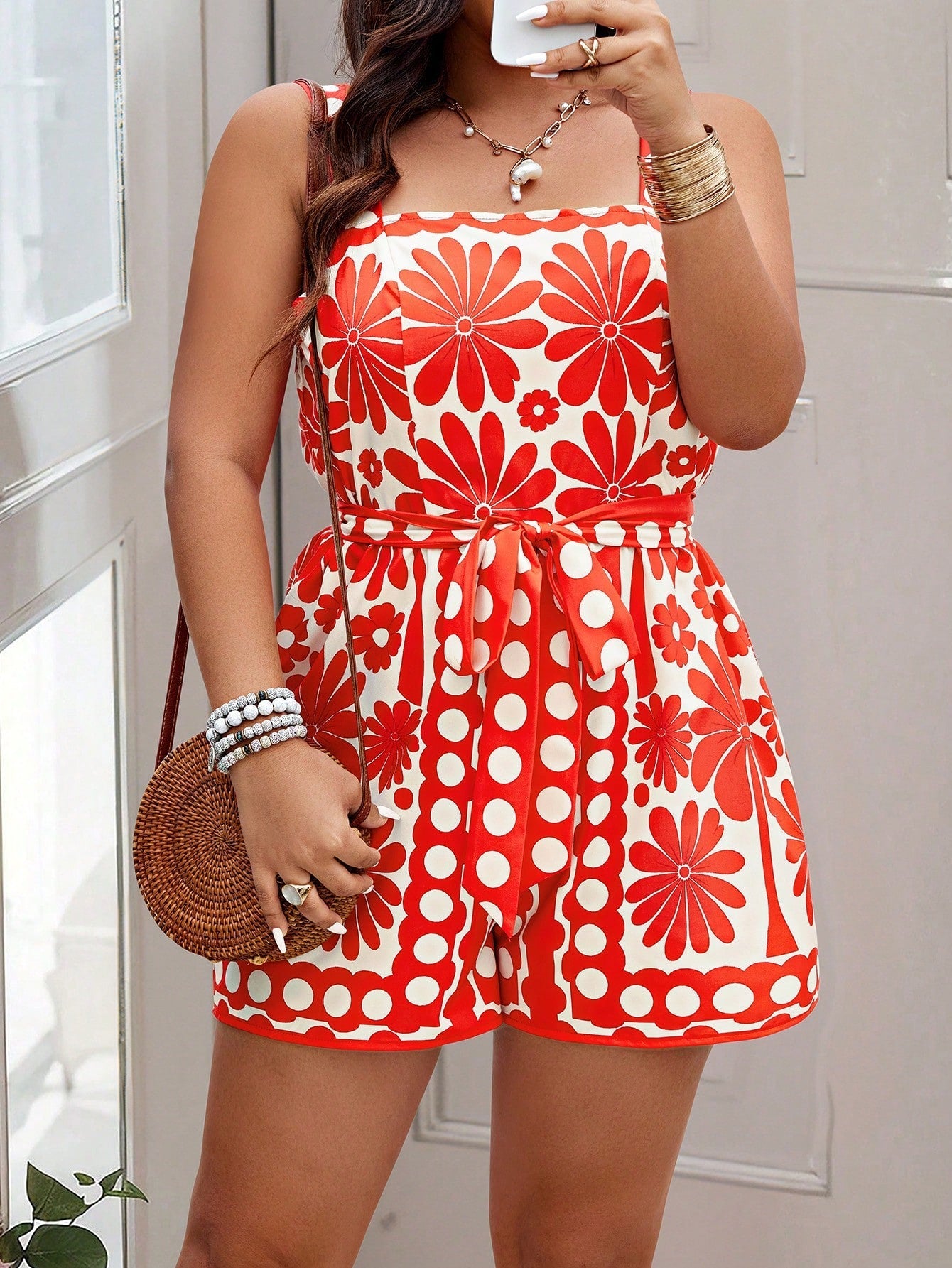 Macaquinho Plus Size com Cinto