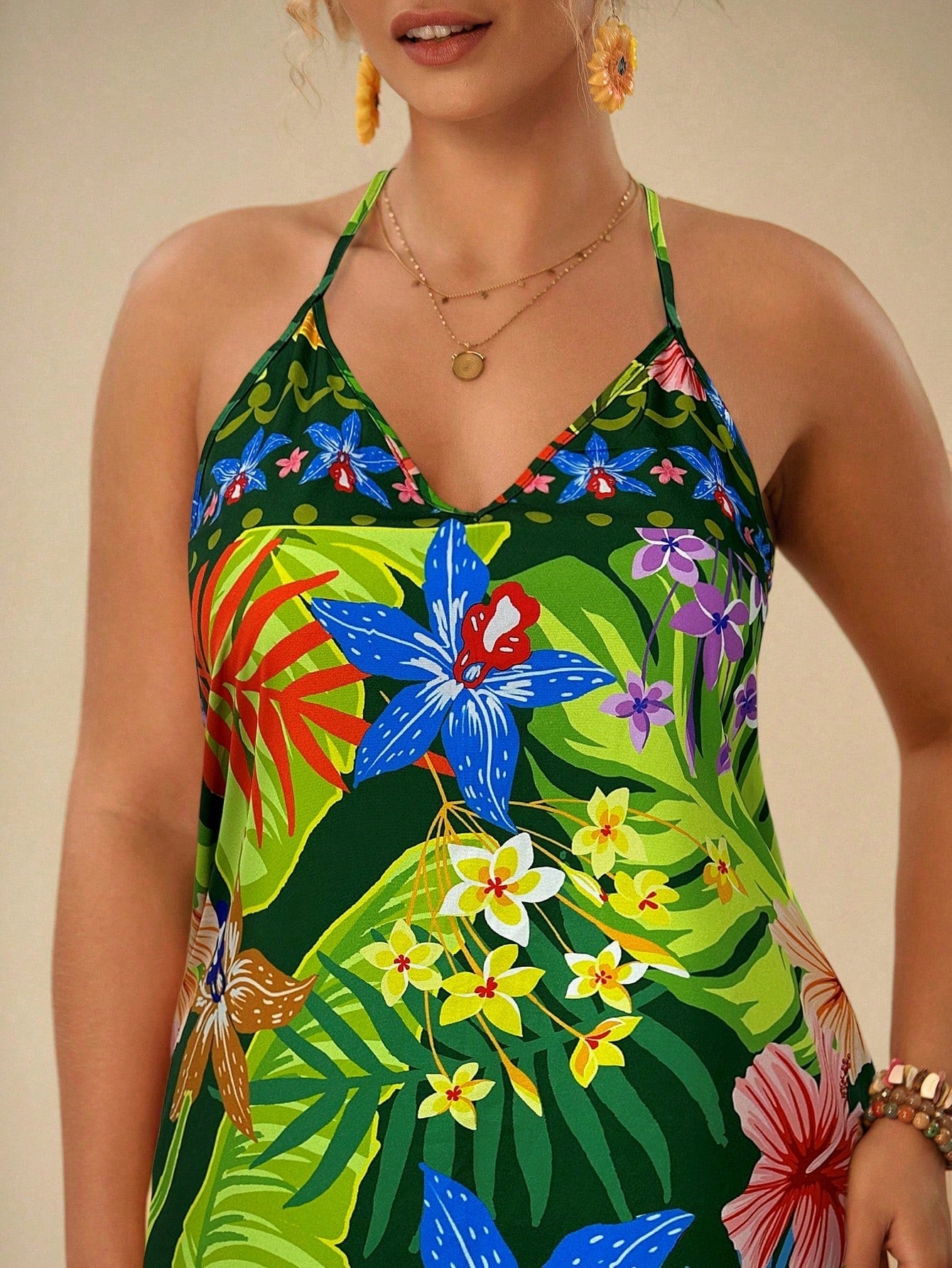 Vestido Estampado Com Plantas Tropicais Pintado Plus Size