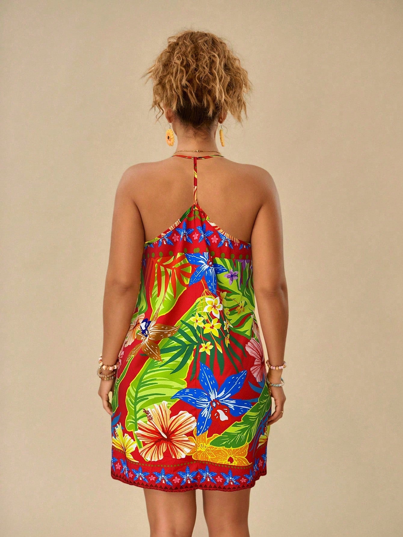 Vestido Estampado Com Plantas Tropicais Pintado Plus Size