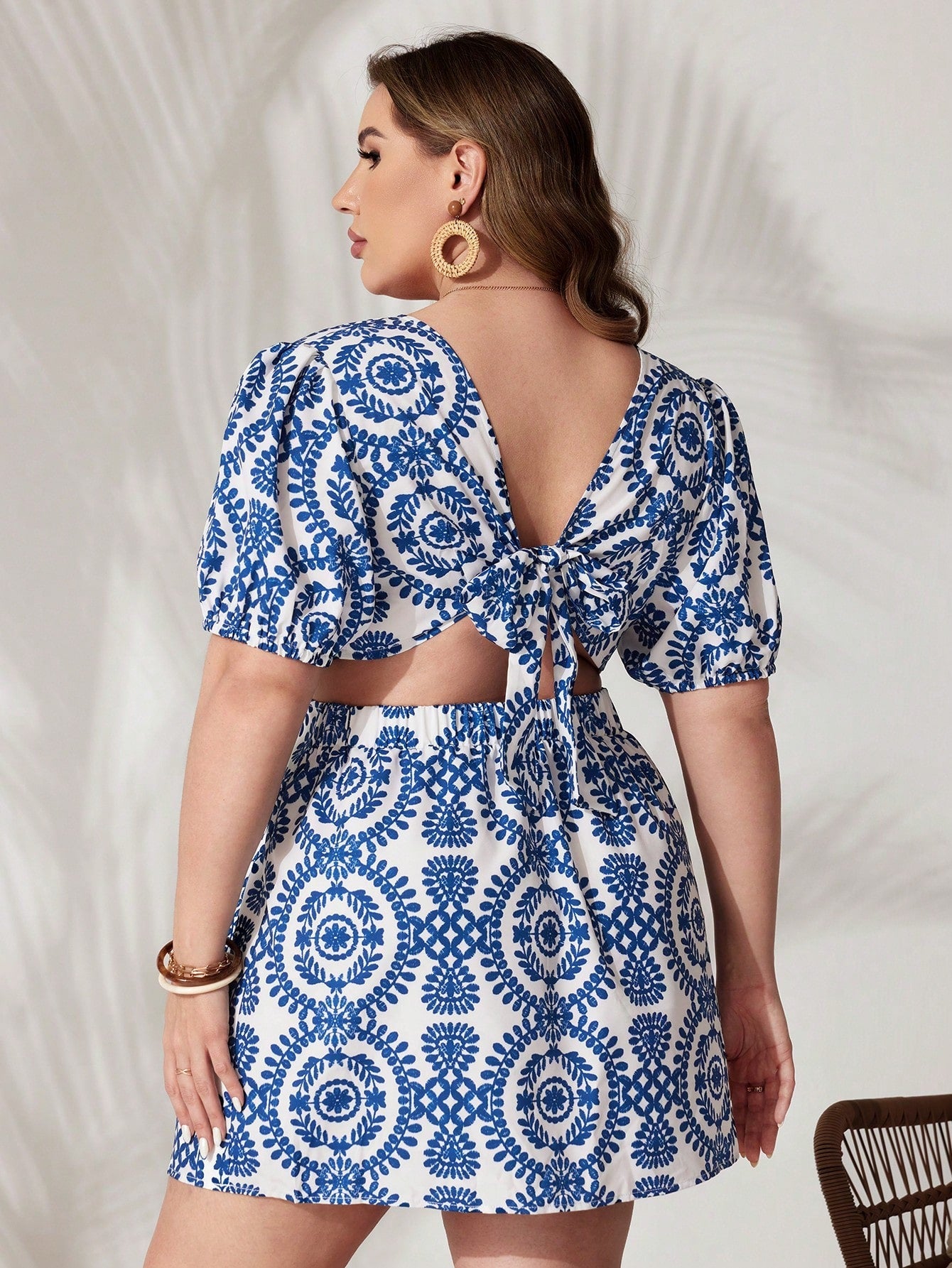 Vestido Plus Size Decote Em V Cintura Alta Vazado