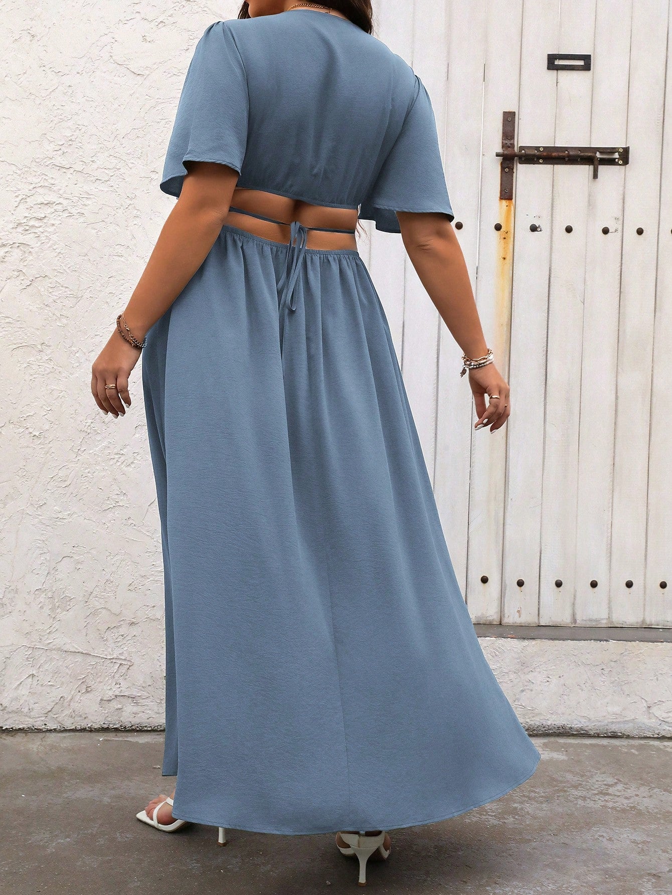 Vestido Casual Plus Size Azul Royal com Gola V Profunda
