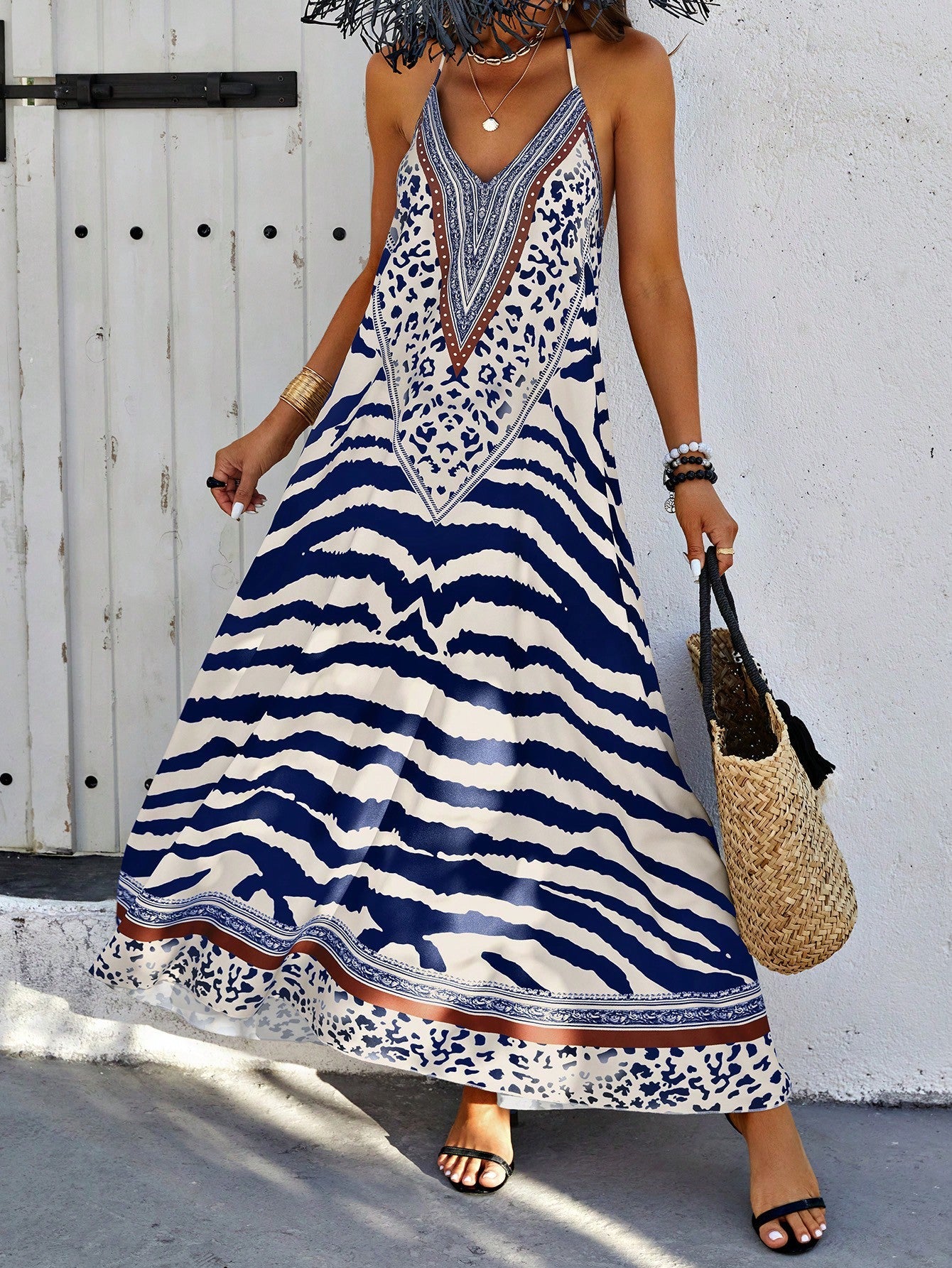 Vestido Halter Estampado e Costas Abertas