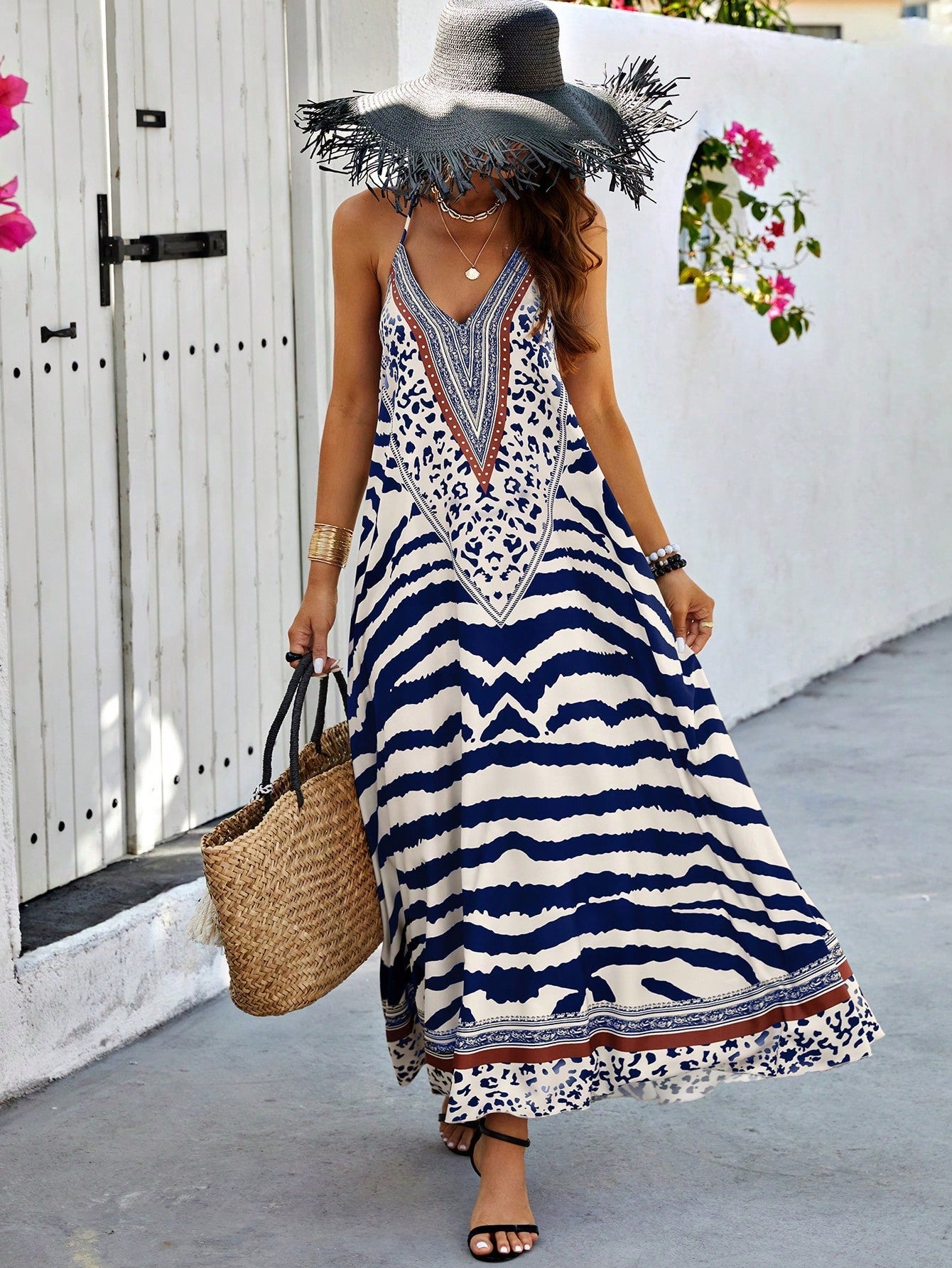 Vestido Halter Estampado e Costas Abertas