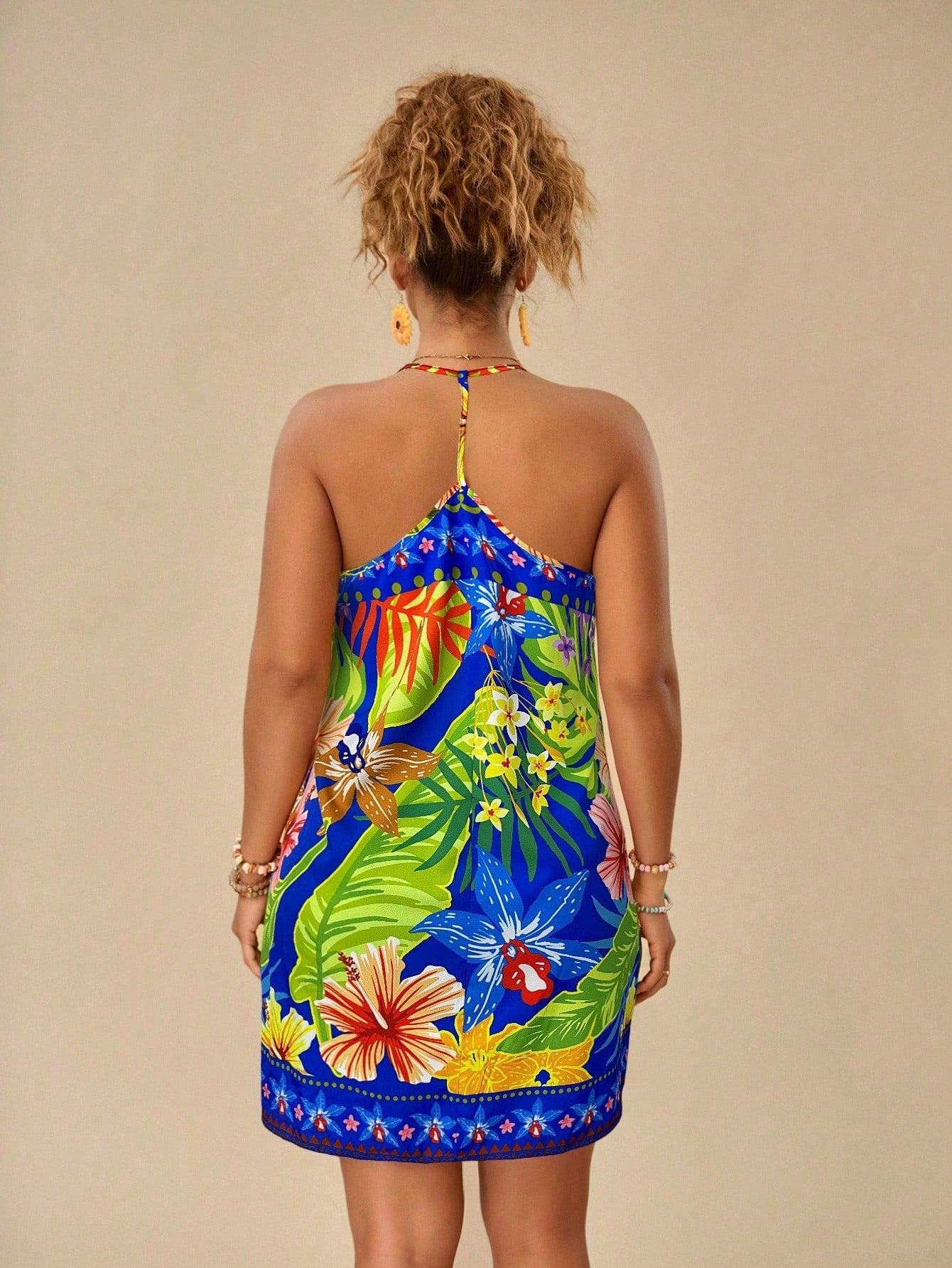 Vestido Estampado Com Plantas Tropicais Pintado Plus Size