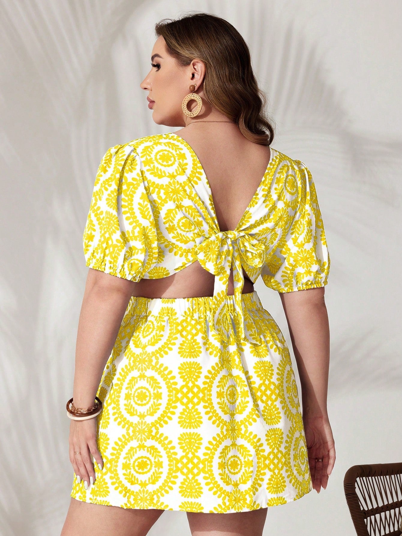 Vestido Plus Size Decote Em V Cintura Alta Vazado