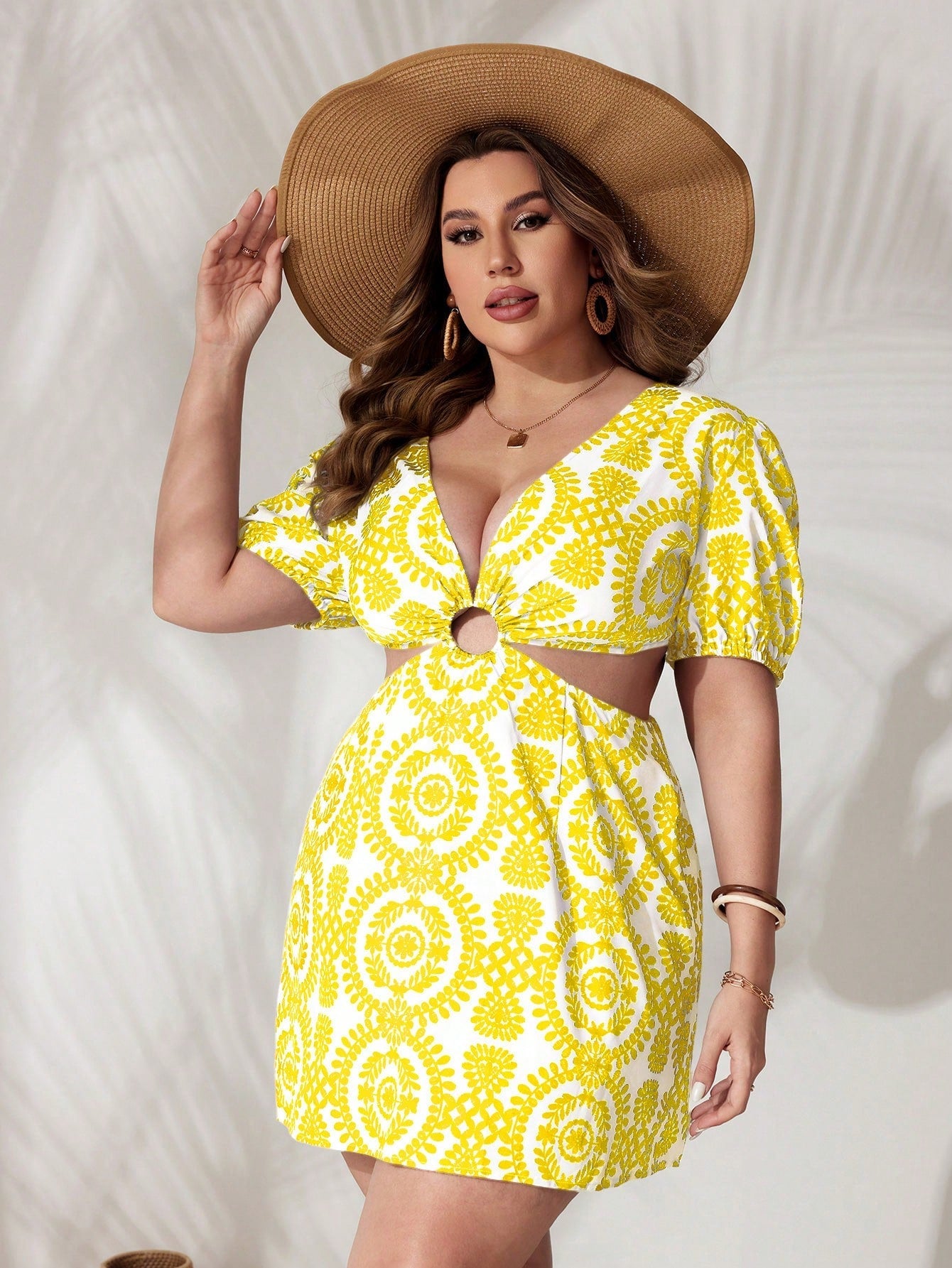 Vestido Plus Size Decote Em V Cintura Alta Vazado