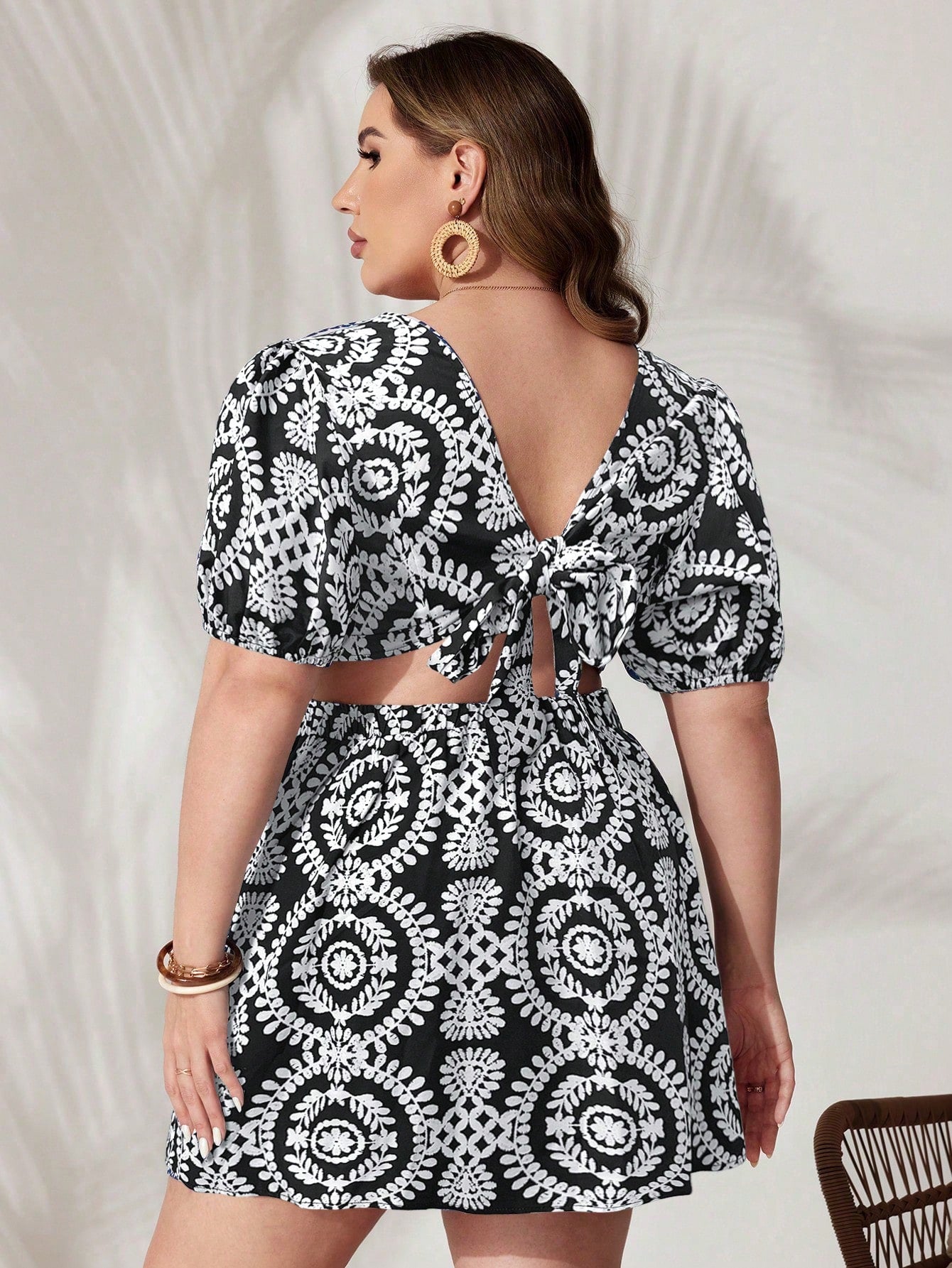 Vestido Plus Size Decote Em V Cintura Alta Vazado