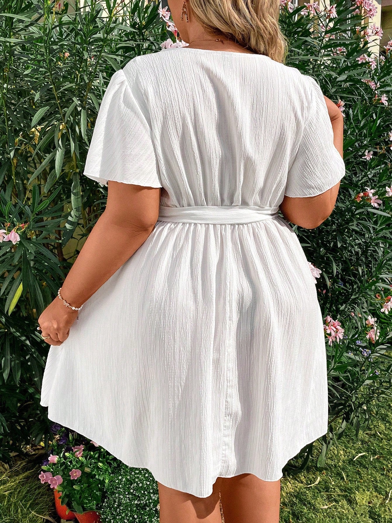 Vestido Plus Size Casual, Bainha com Babado e Manga Esvoaçante