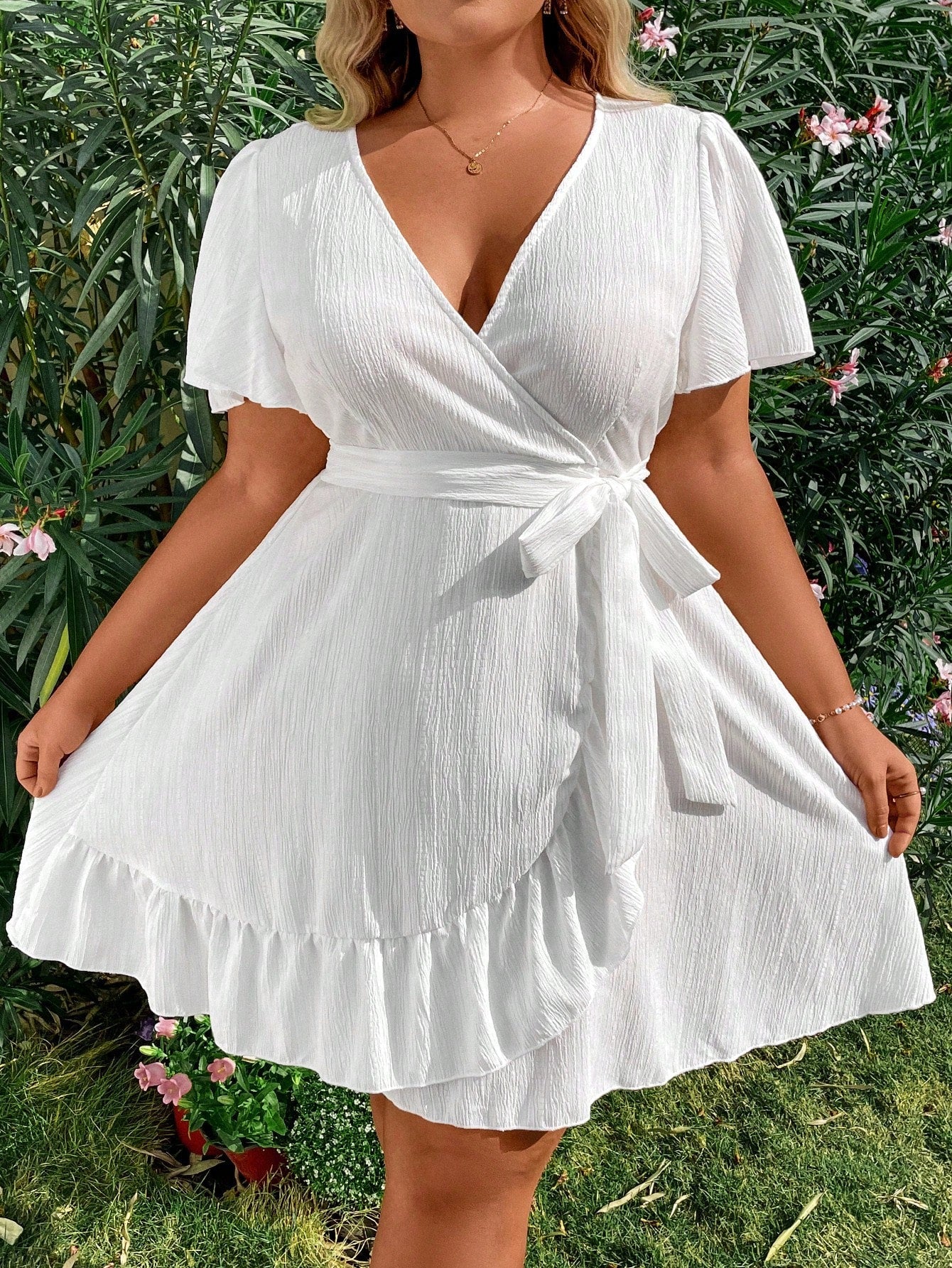 Vestido Plus Size Casual, Bainha com Babado e Manga Esvoaçante