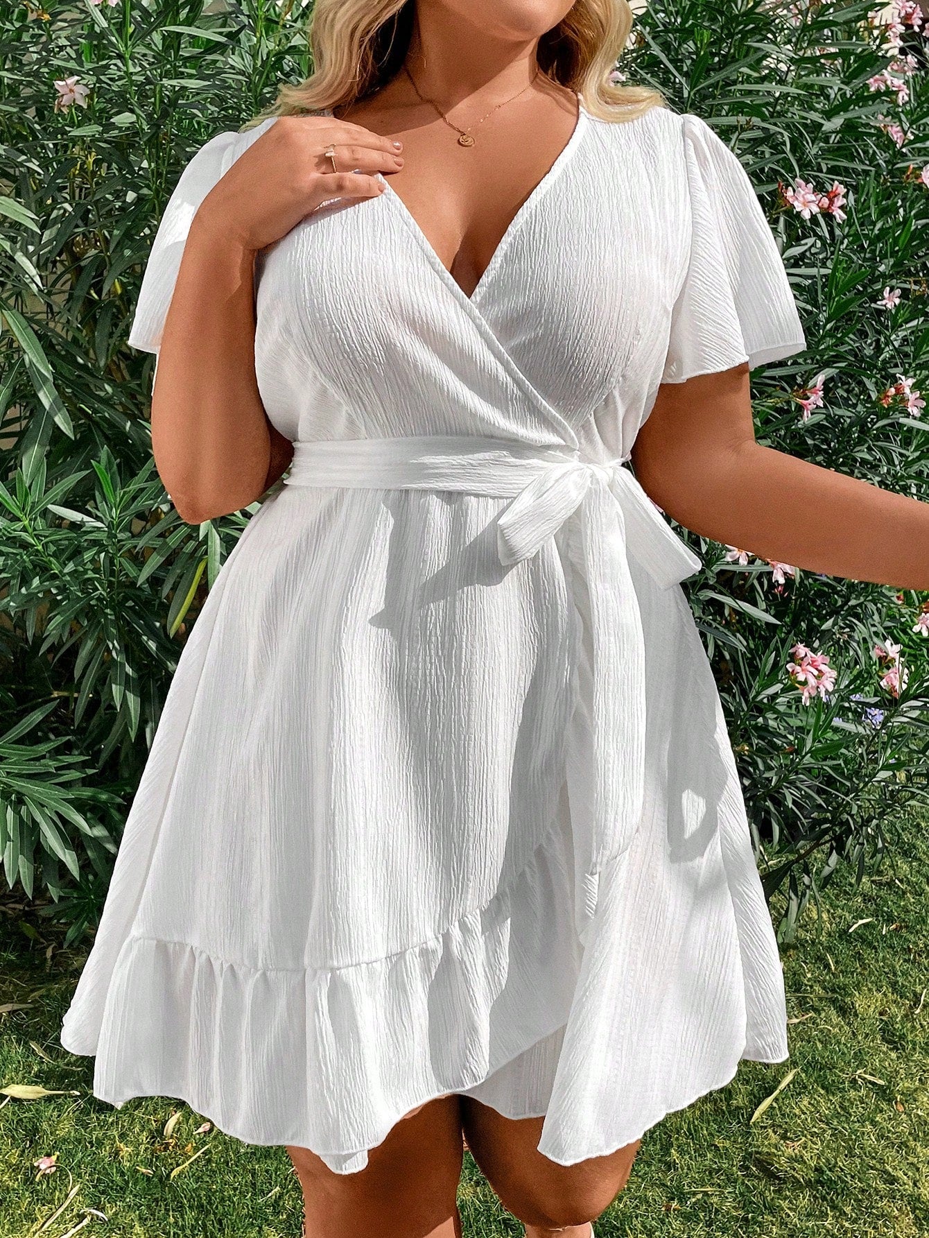 Vestido Plus Size Casual, Bainha com Babado e Manga Esvoaçante