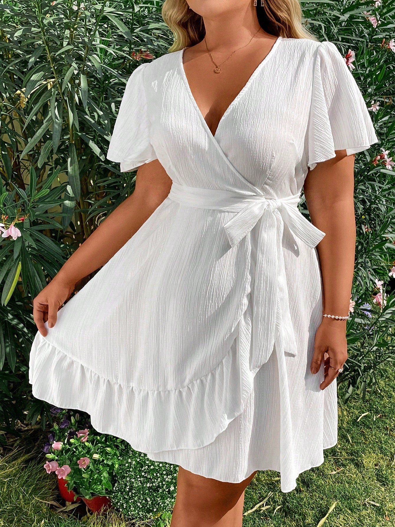 Vestido Plus Size Casual, Bainha com Babado e Manga Esvoaçante