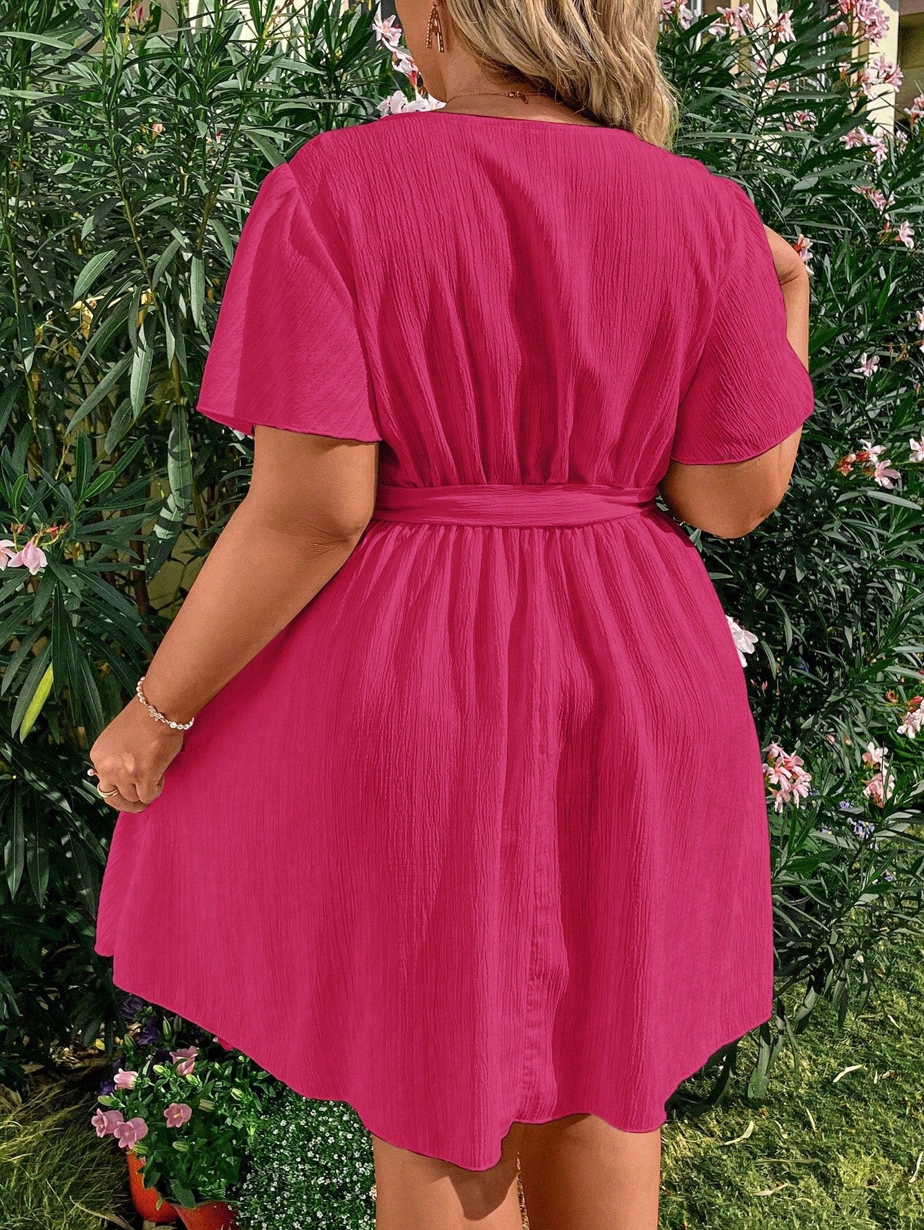 Vestido Plus Size Casual, Bainha com Babado e Manga Esvoaçante